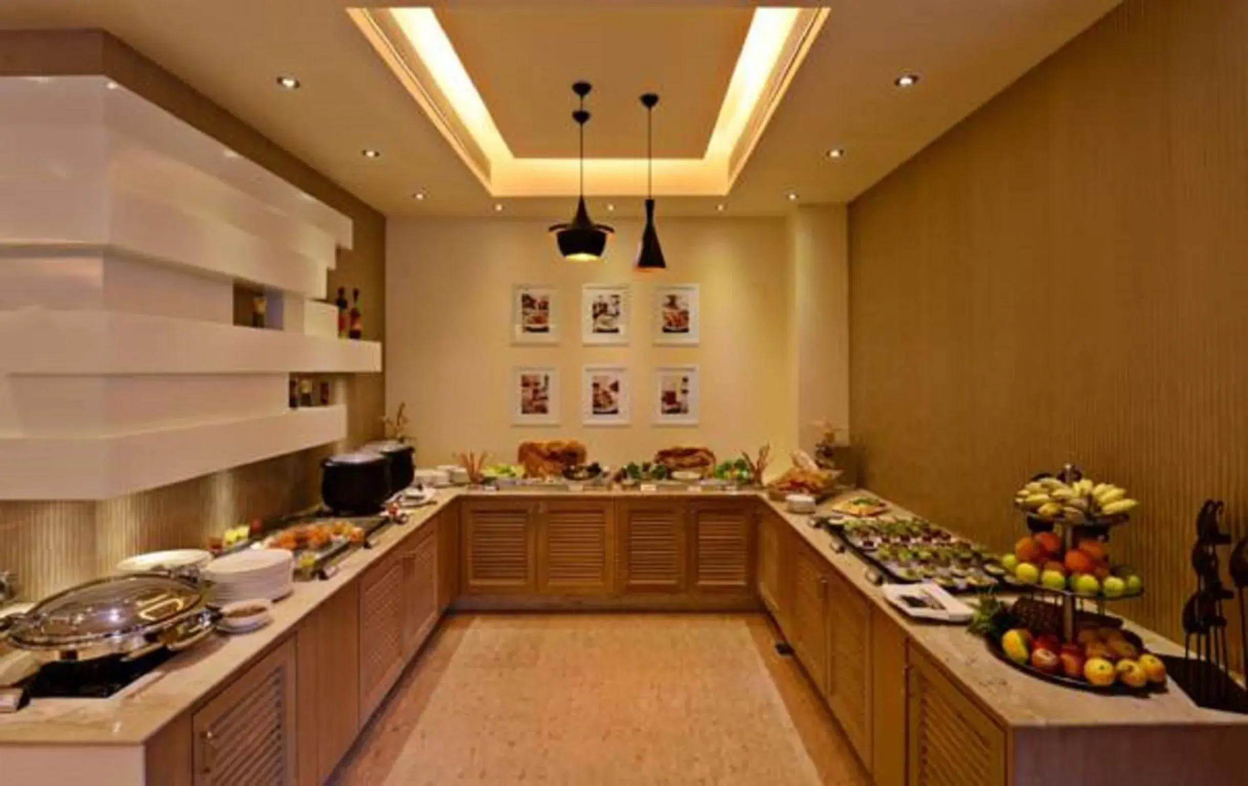Breakfast, Kitchen/Kitchenette in Country Inn & Suites By Radisson Goa Panjim