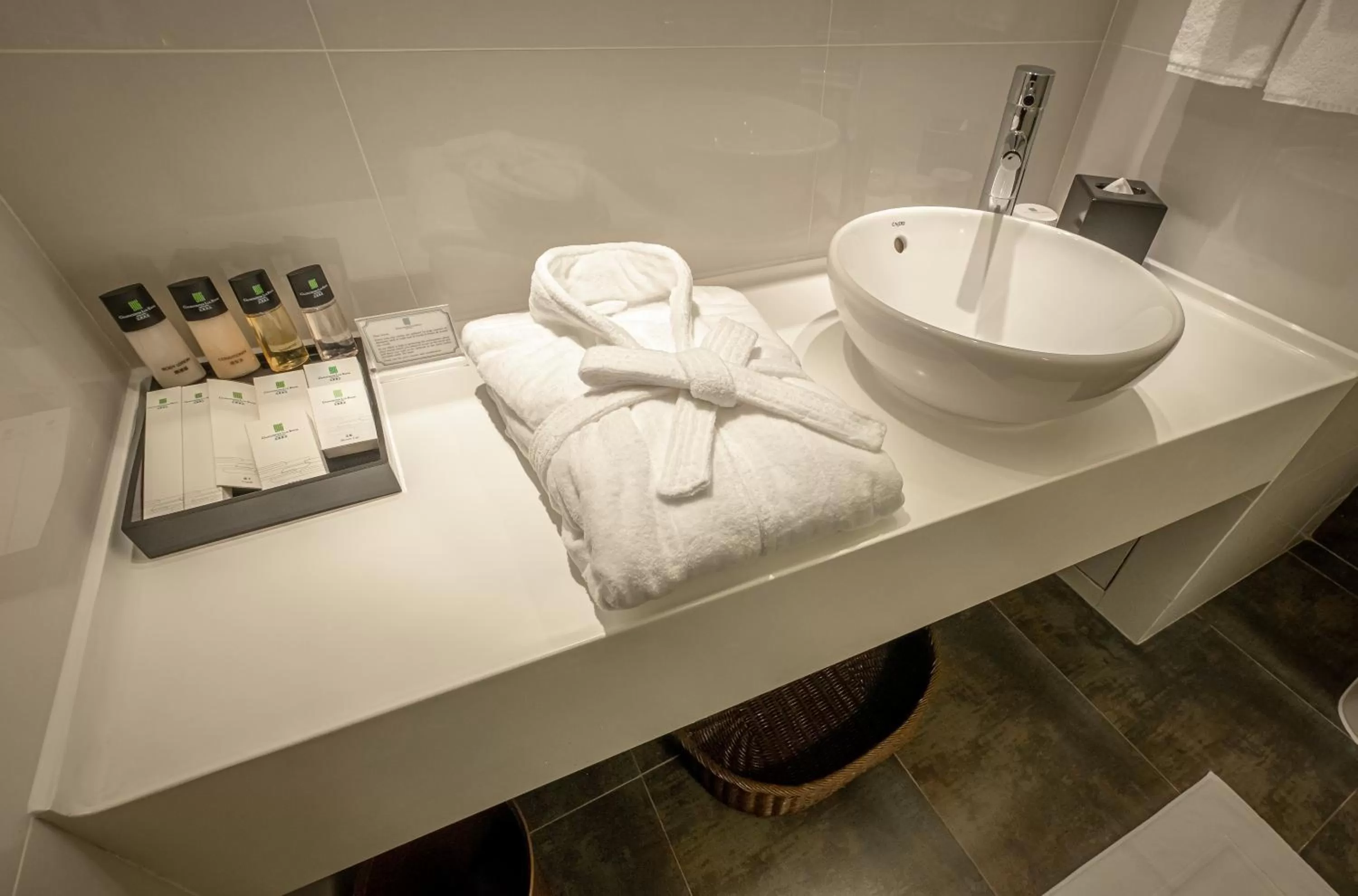 Bathroom in Gloucester Luk Kwok Hong Kong