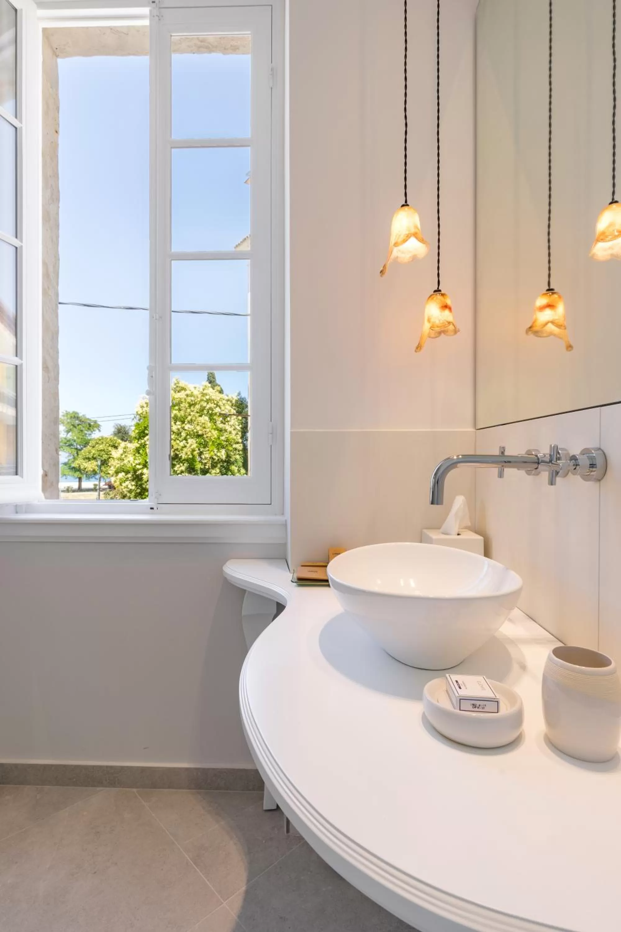 Bathroom in Acanthus blue