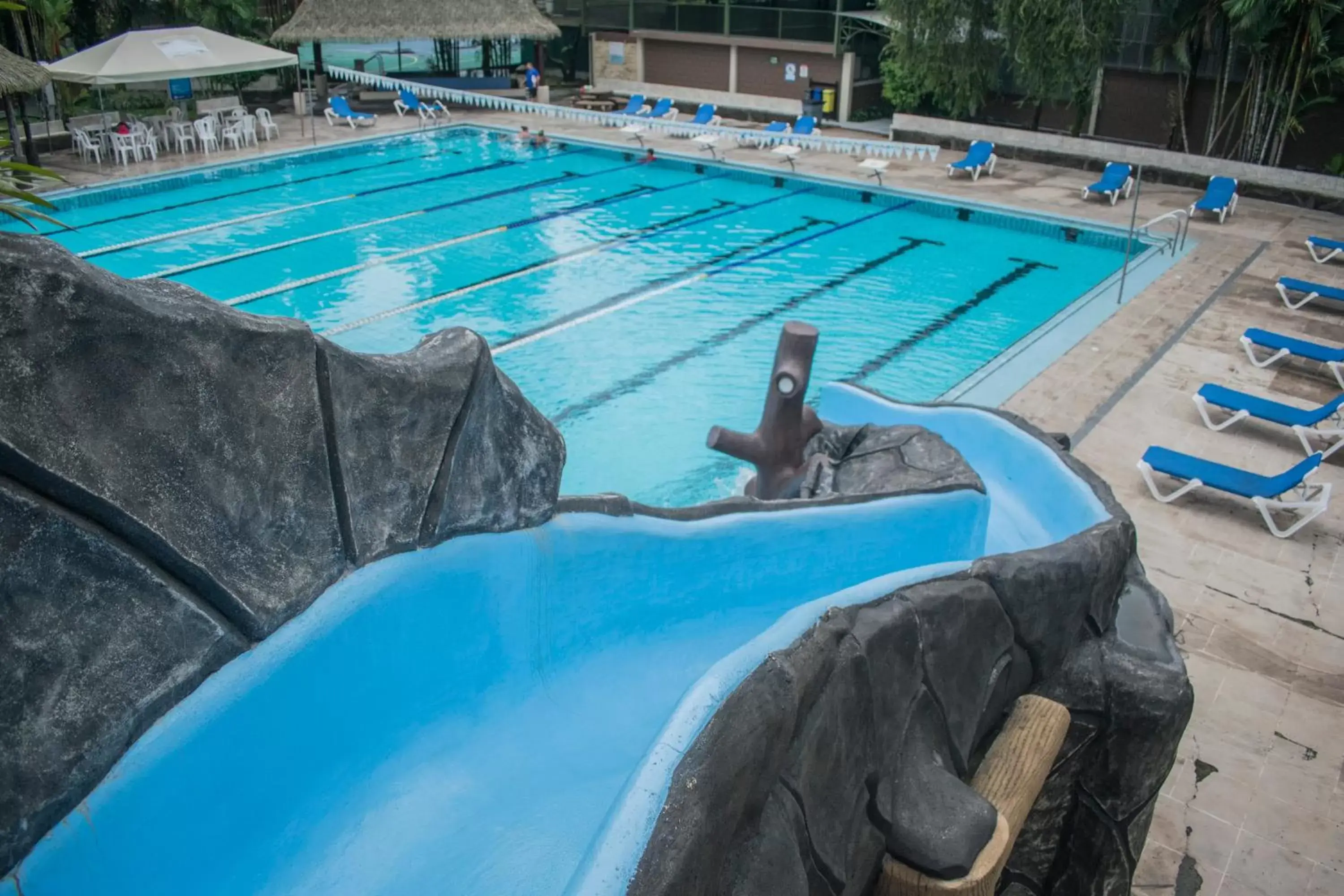 Swimming Pool in Hotel Suerre