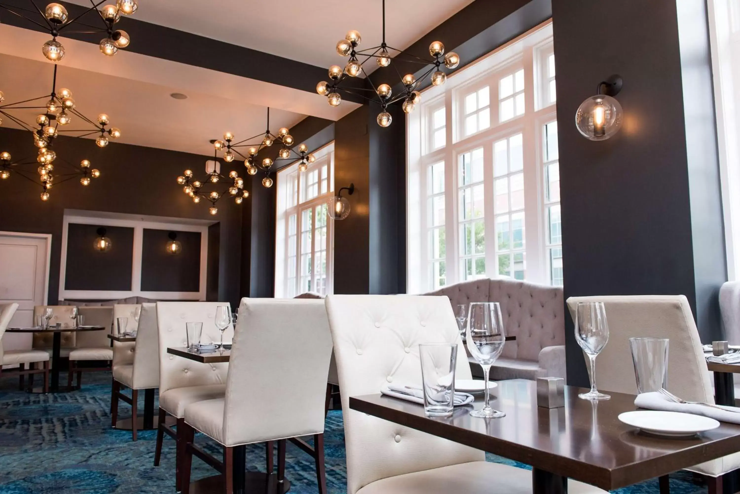 Dining area, Restaurant/Places to Eat in Redmont Hotel Birmingham - Curio Collection by Hilton