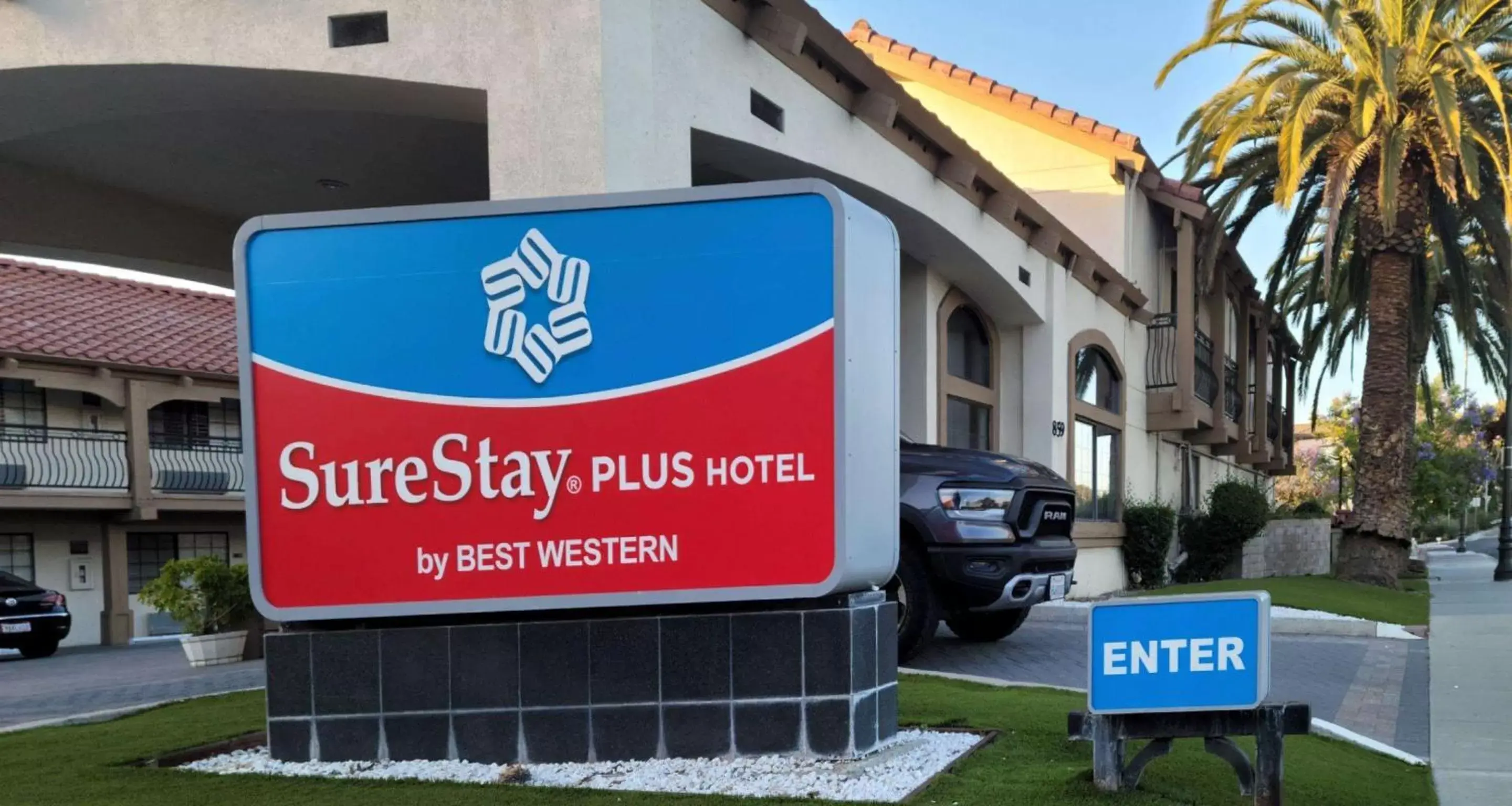 Property building, Property Logo/Sign in SureStay Plus by Best Western Santa Clara Silicon Valley