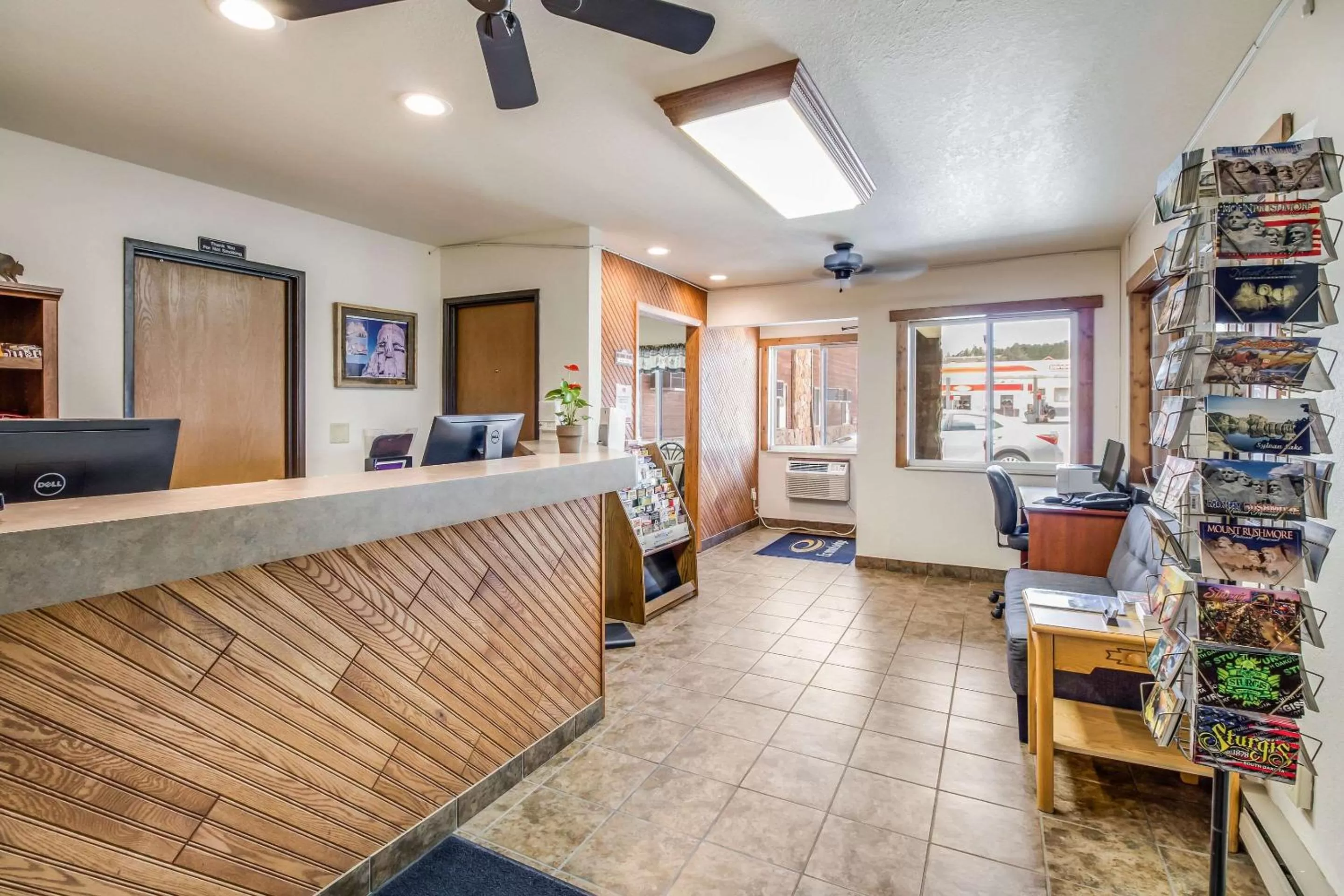 Lobby or reception in Econo Lodge, Downtown Custer Near Custer State Park and Mt Rushmore
