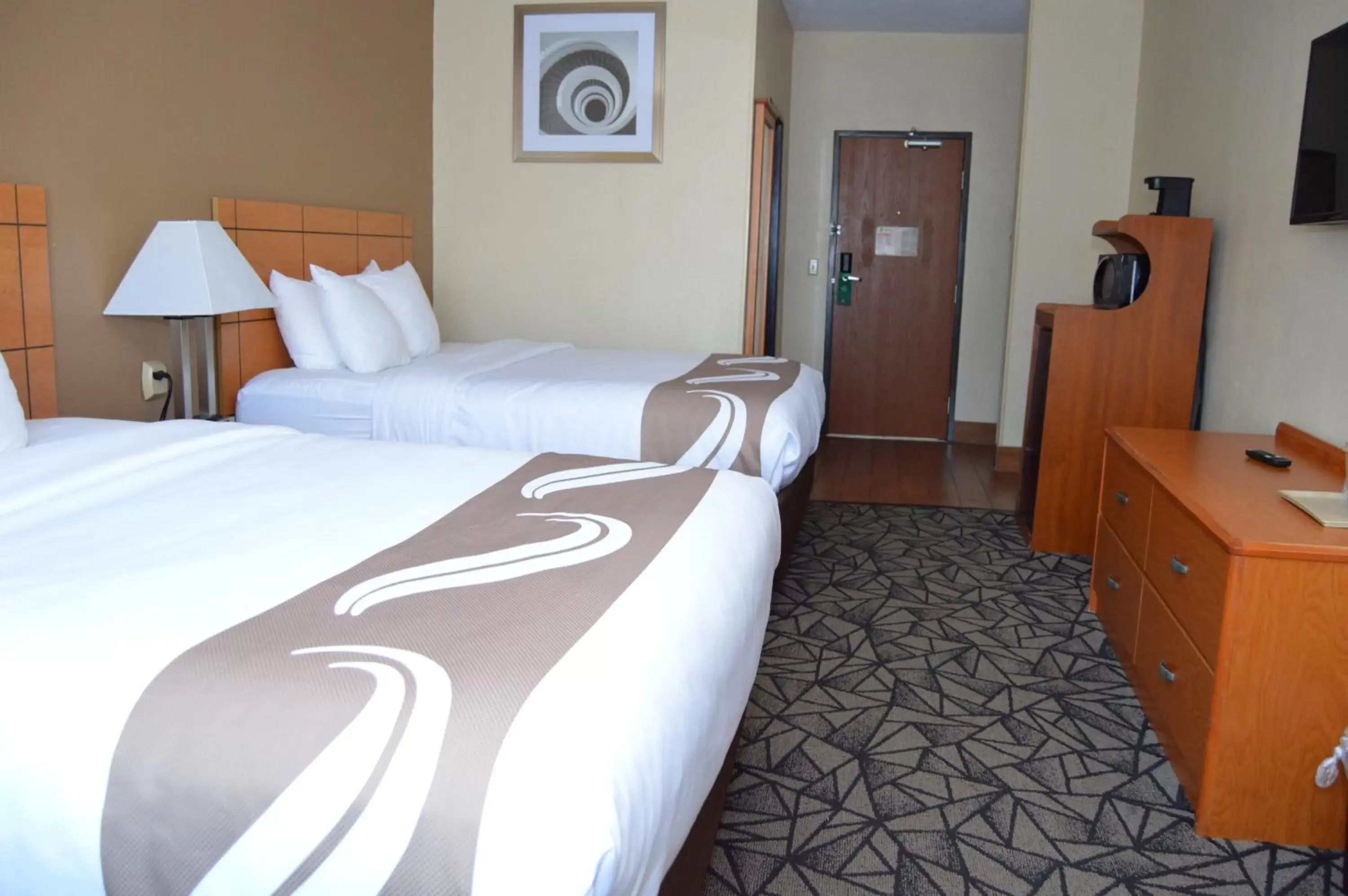 Photo of the whole room, Bed in Quality Inn - Coralville