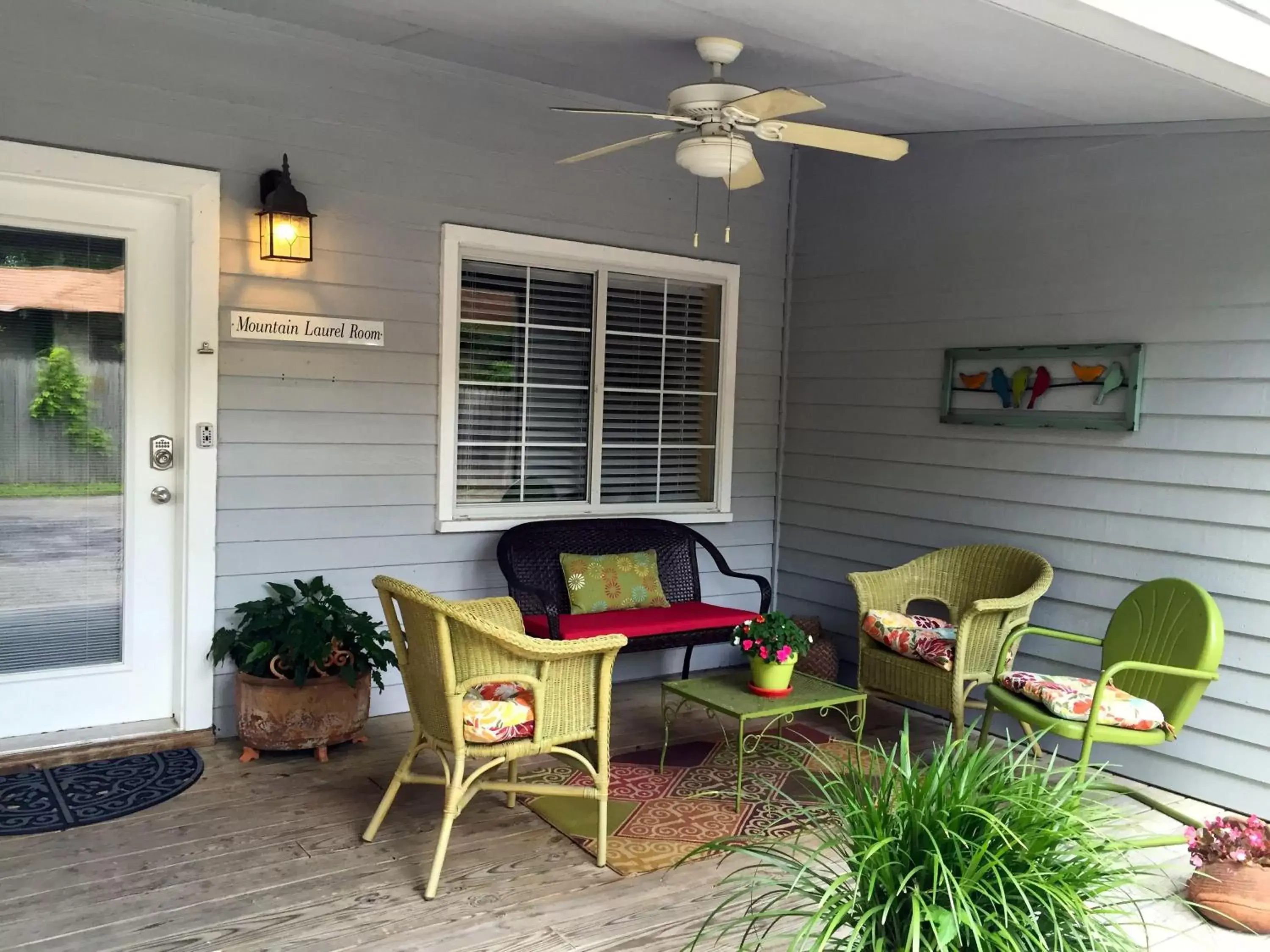 Bedroom, Seating Area in Comal Inn