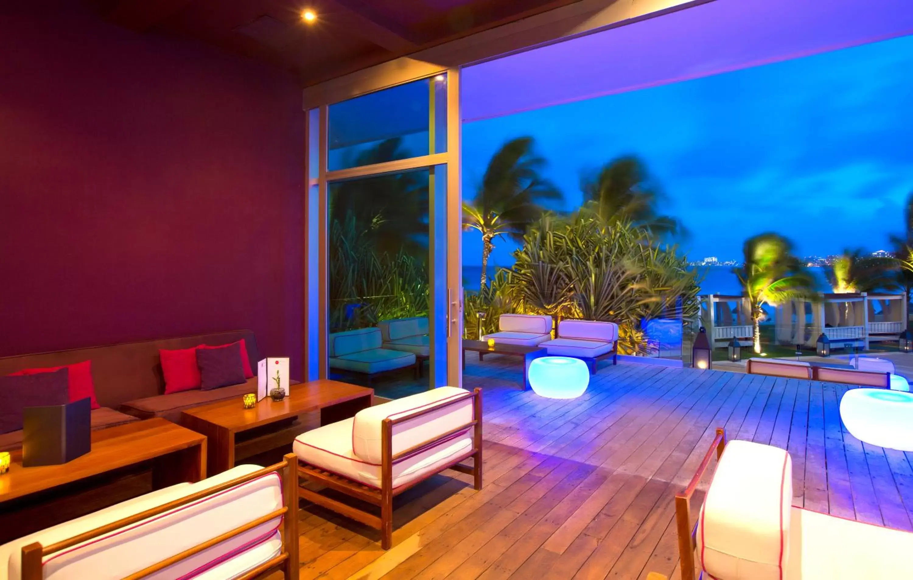 Lounge or bar in Krystal Grand Cancun