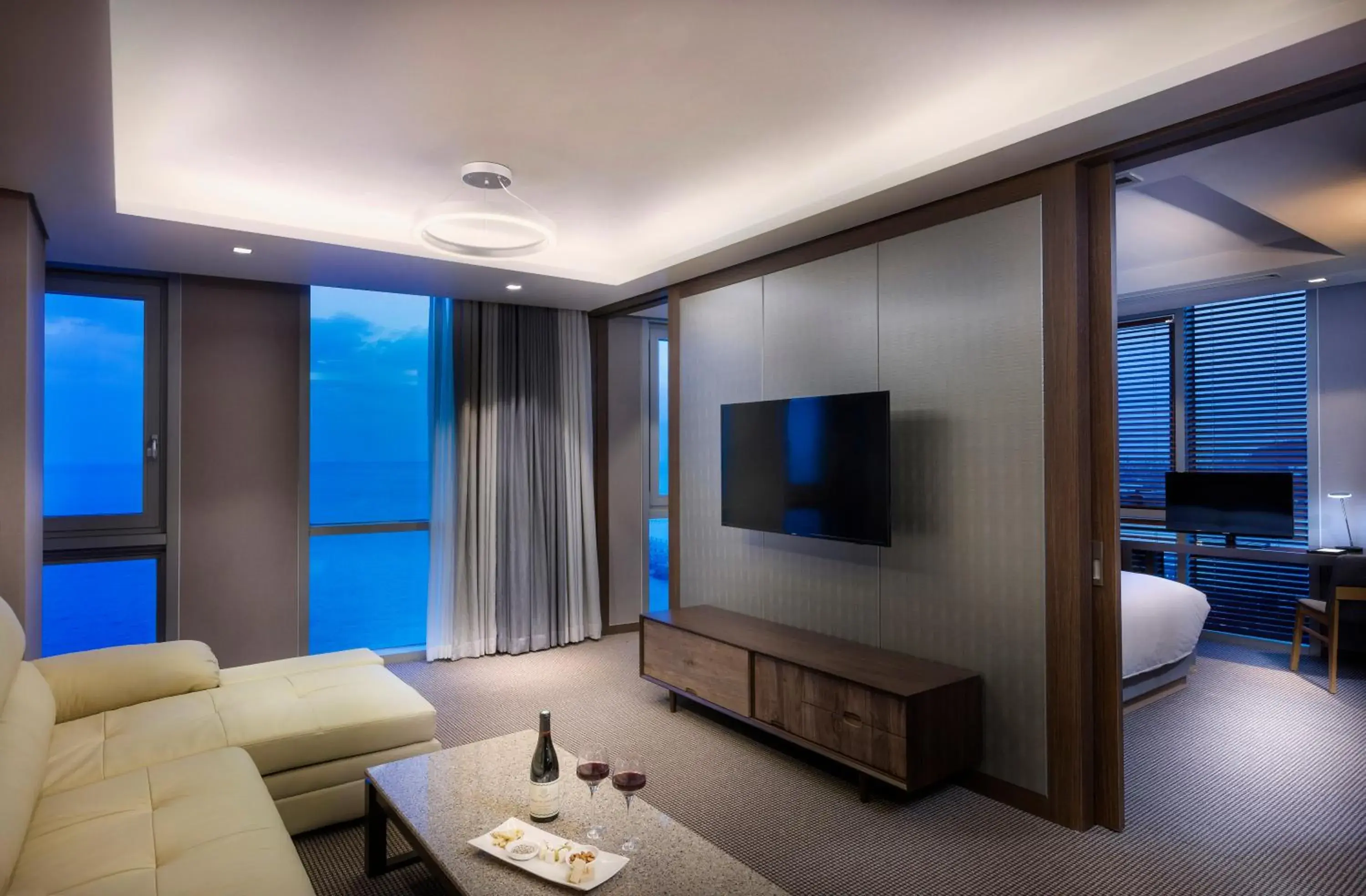 Living room, TV/Entertainment Center in Hotel Regentmarine The Blue