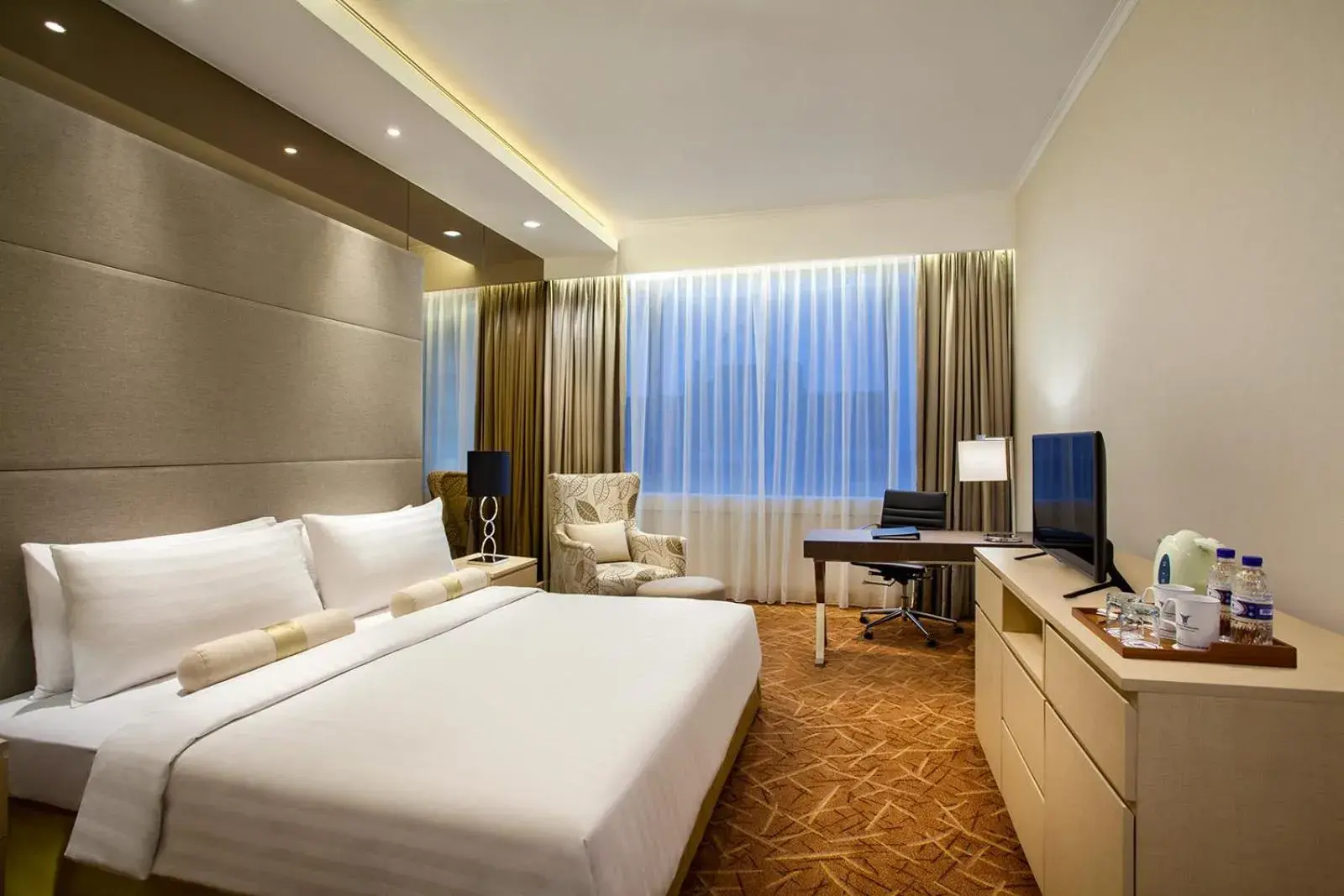 Photo of the whole room, Room Photo in Menara Peninsula Hotel