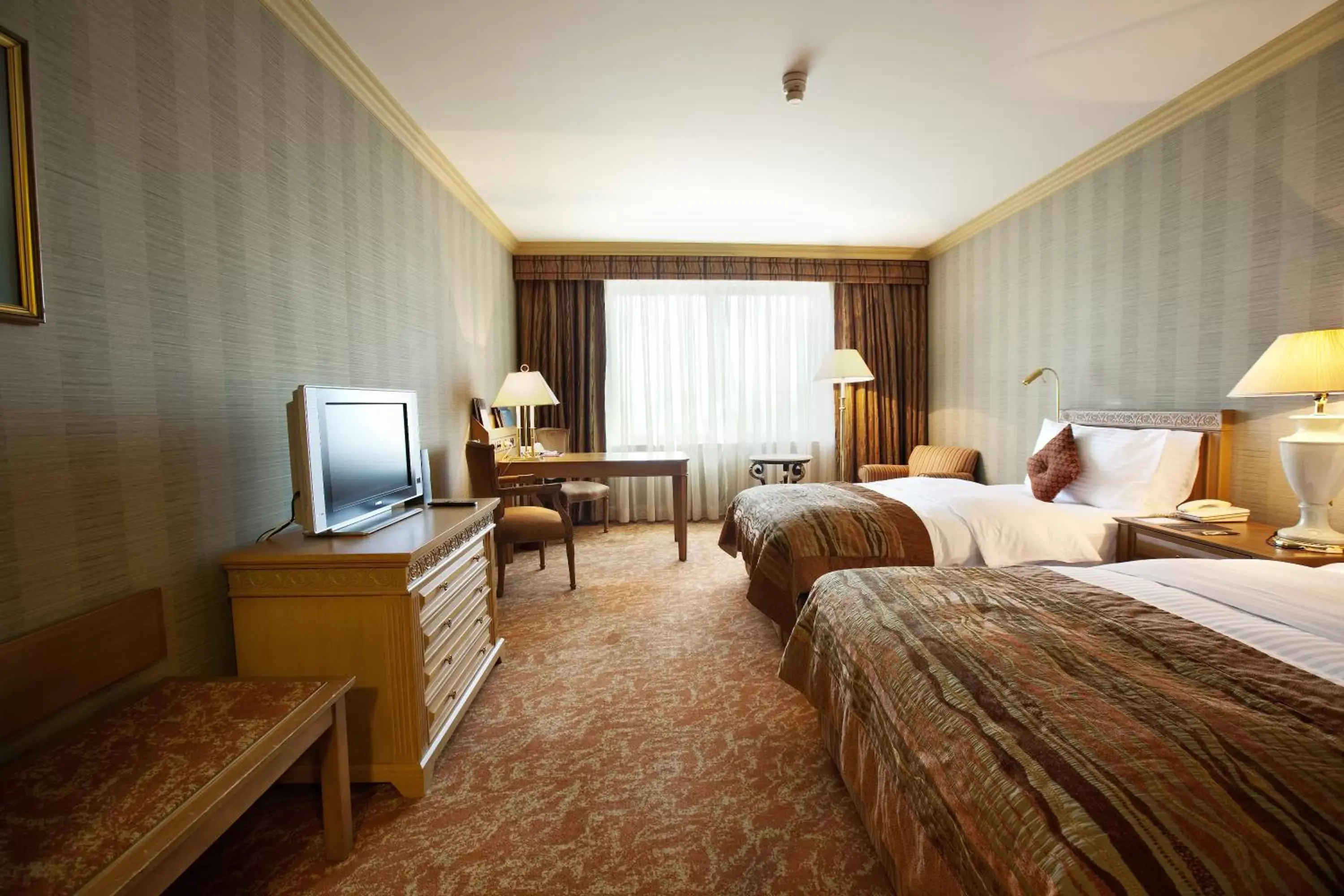 Bedroom, TV/Entertainment Center in InterContinental Almaty, an IHG Hotel