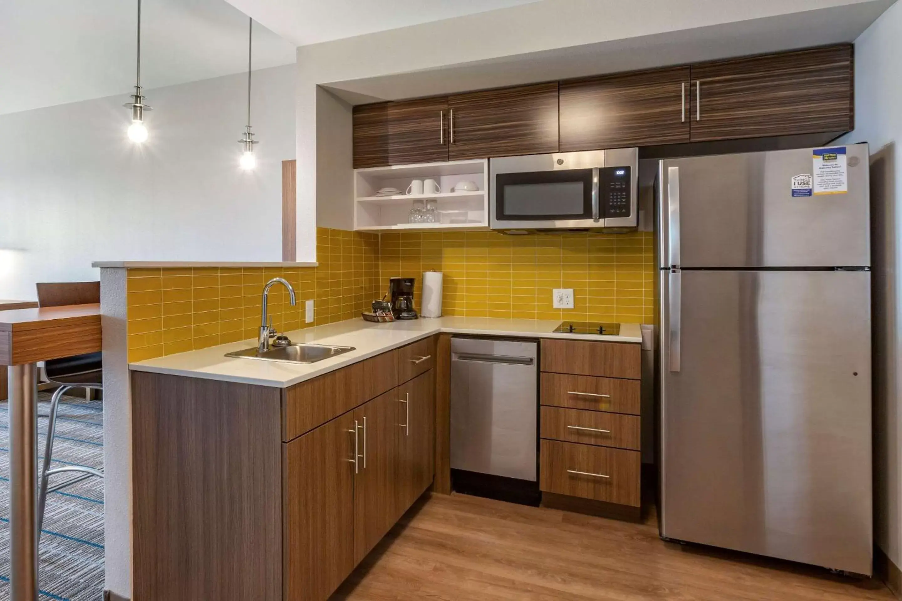 Photo of the whole room, Kitchen/Kitchenette in MainStay Suites