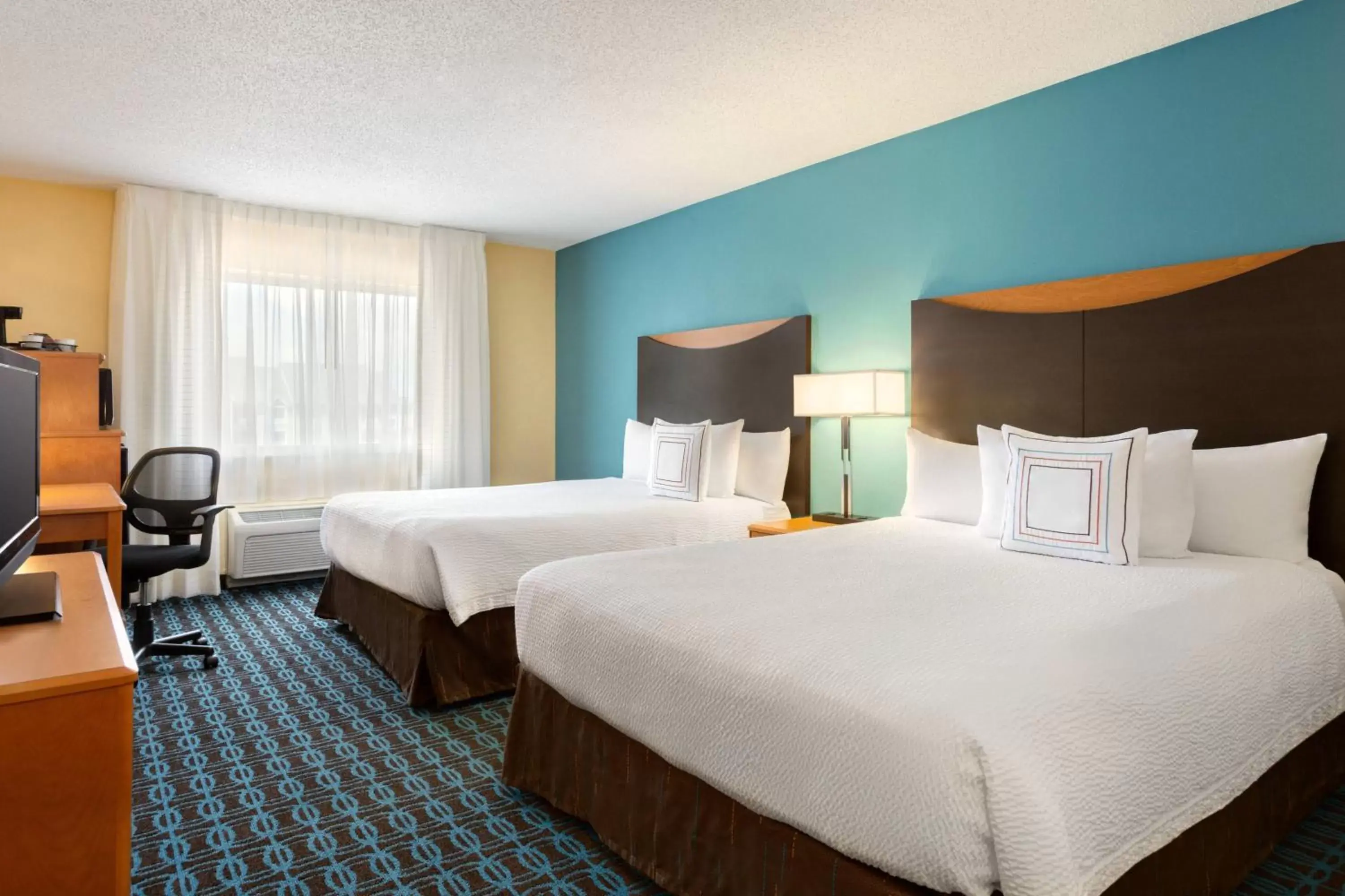 Photo of the whole room, Bed in Fairfield Inn & Suites by Marriott Toledo Maumee