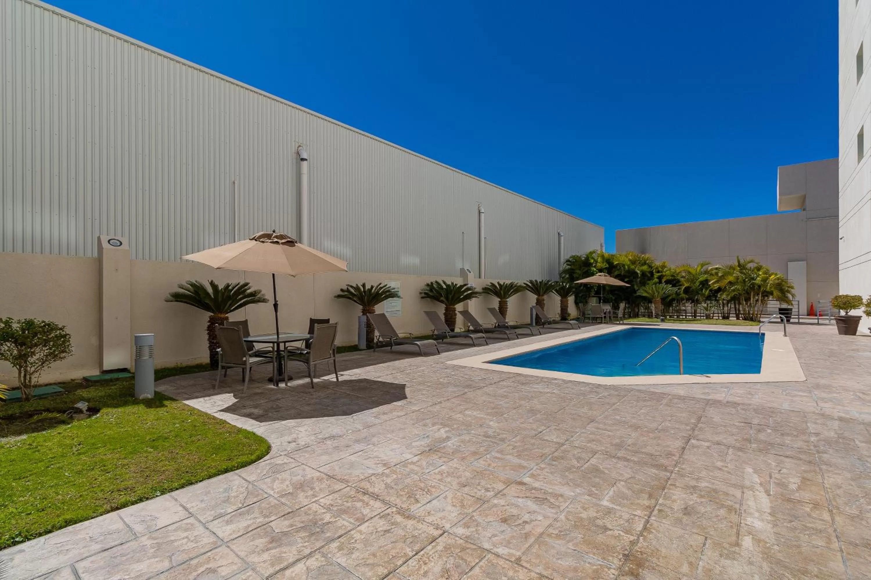Patio in Hotel Aeropuerto Los Cabos