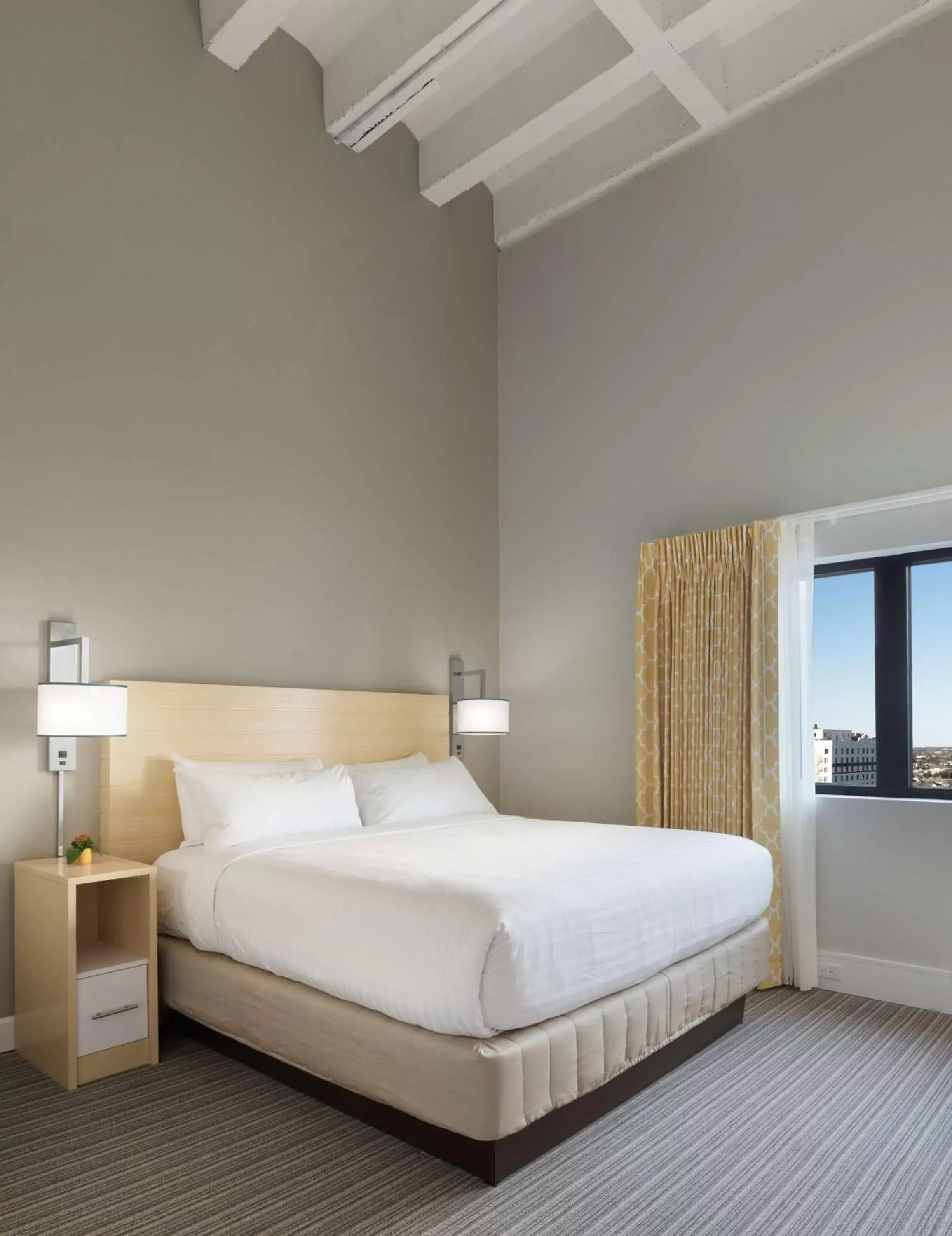 Photo of the whole room, Bed in Sonesta ES Suites New Orleans Downtown