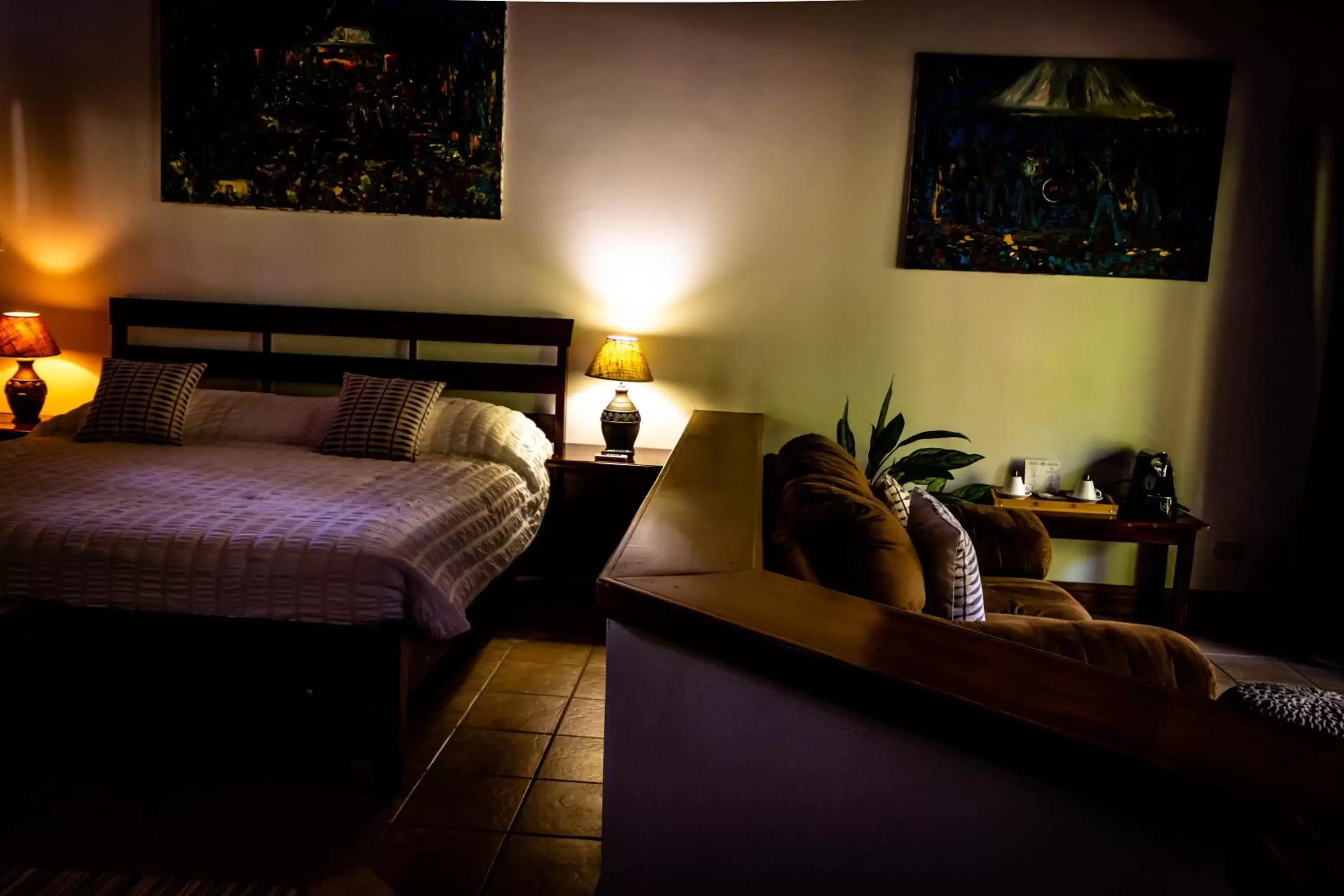 Photo of the whole room, Bed in Jaco Hotel DoceLunas