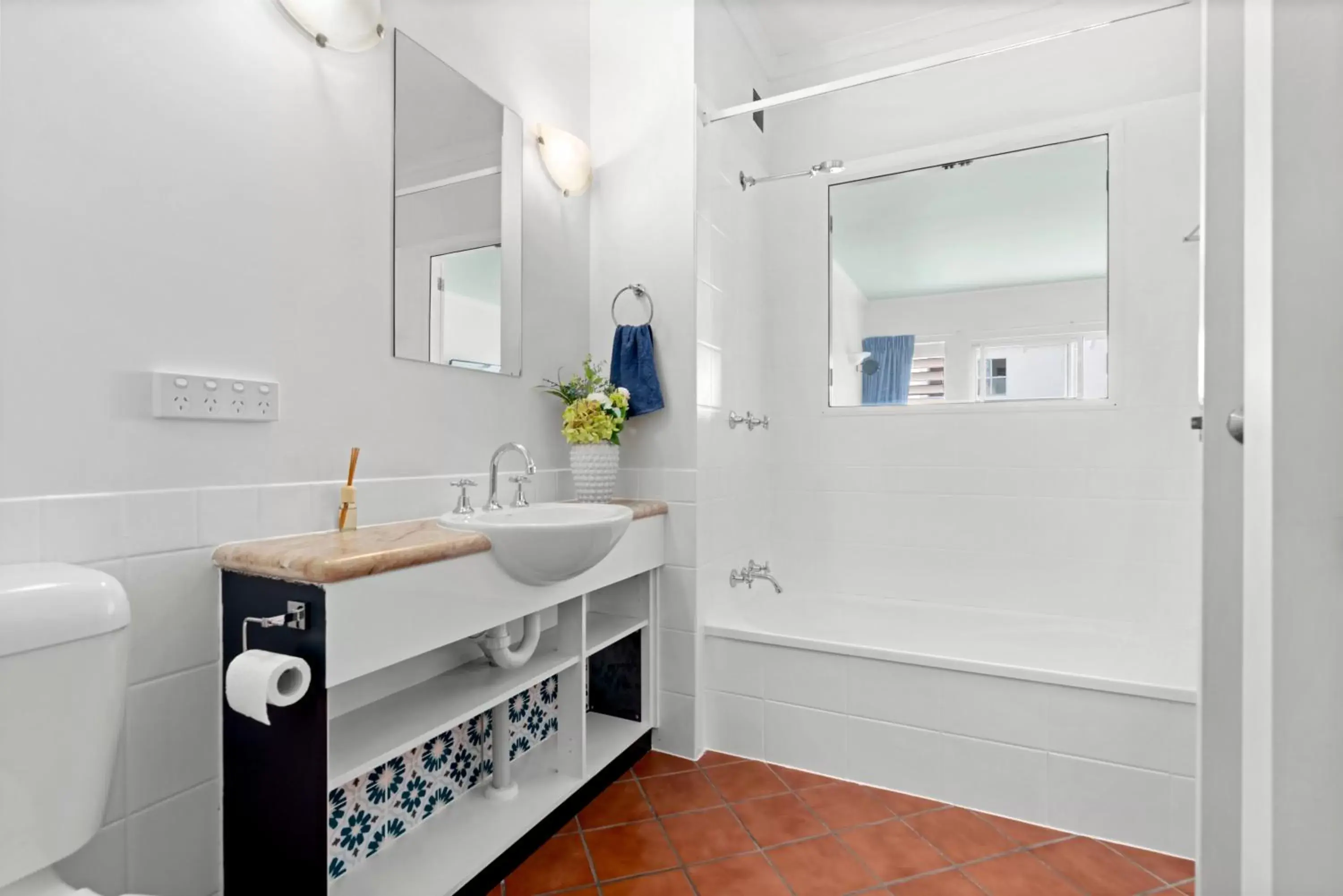 Bathroom in Villa Vaucluse Apartments