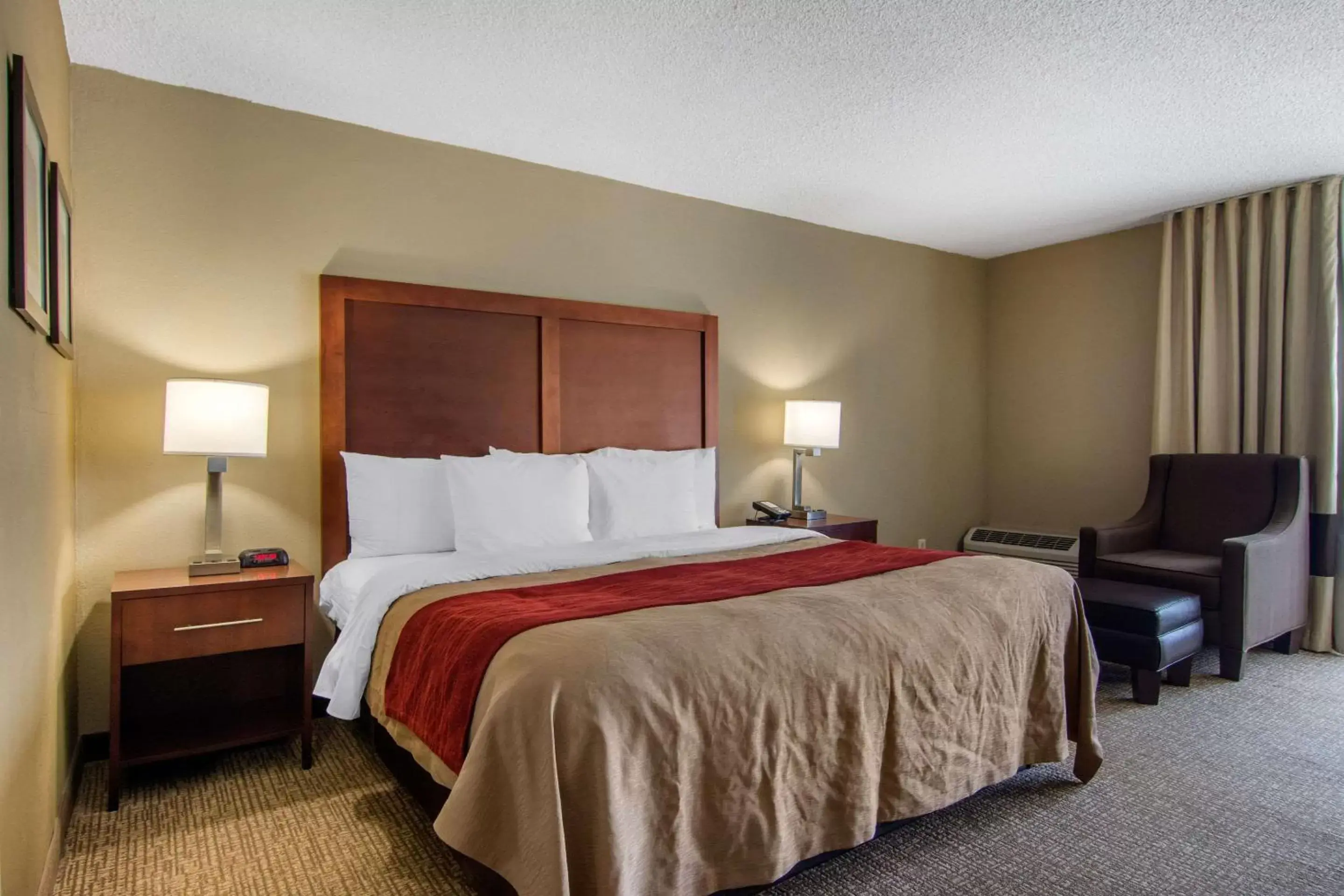 Bed in Comfort Inn Sandy Springs – Perimeter