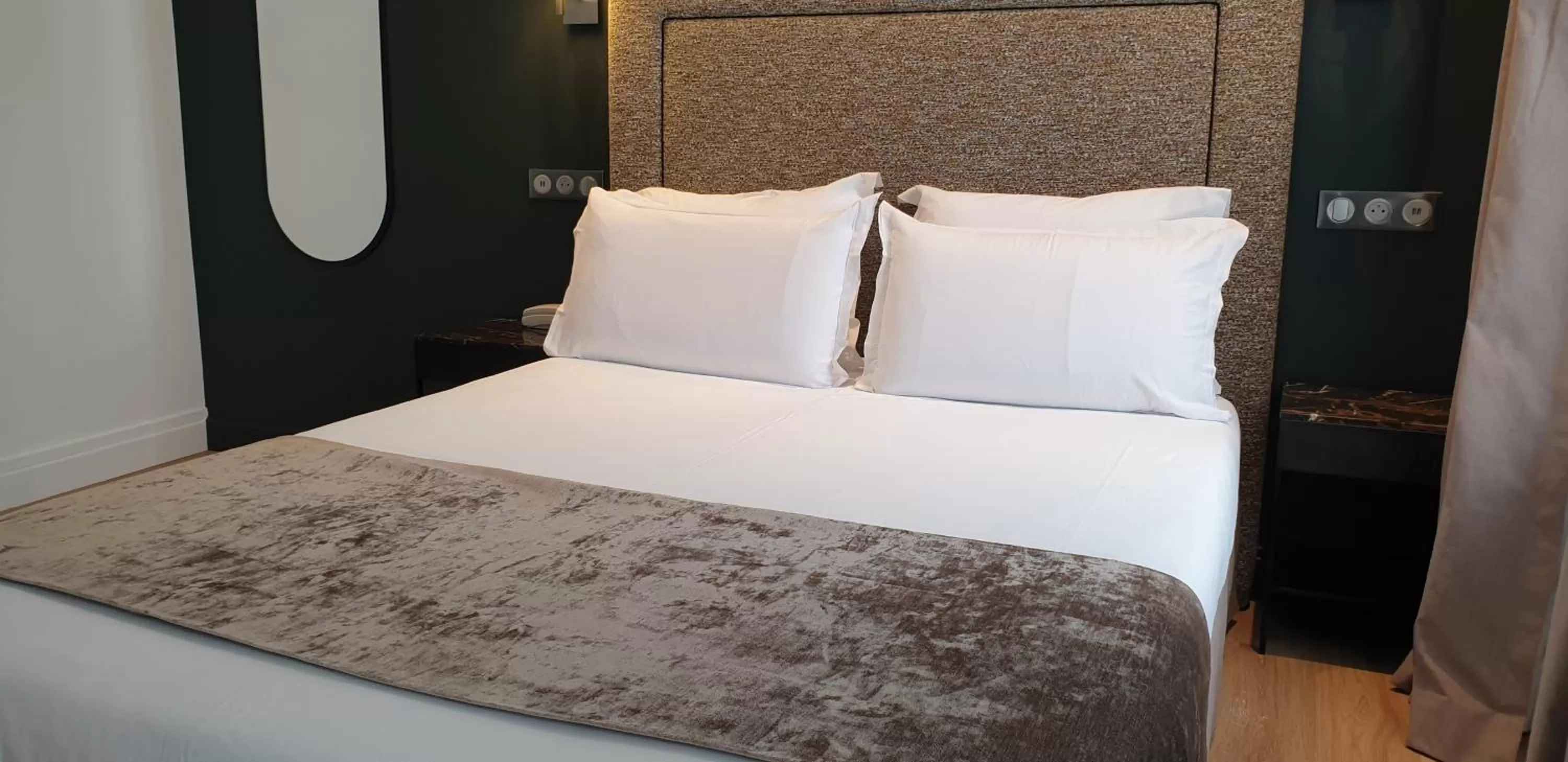 Bedroom, Bed in Acacias Etoile