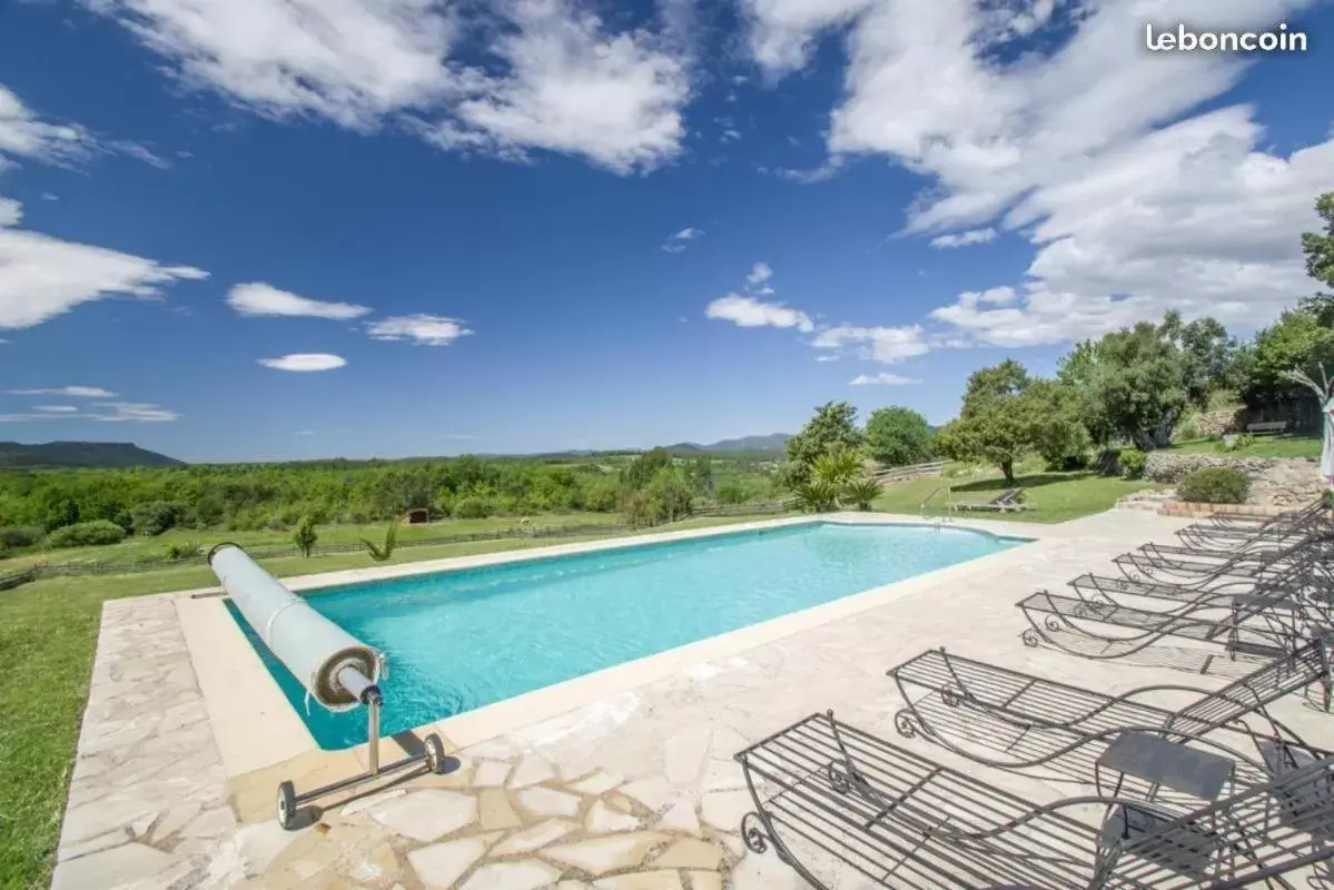 Swimming Pool in Fleur de Lys