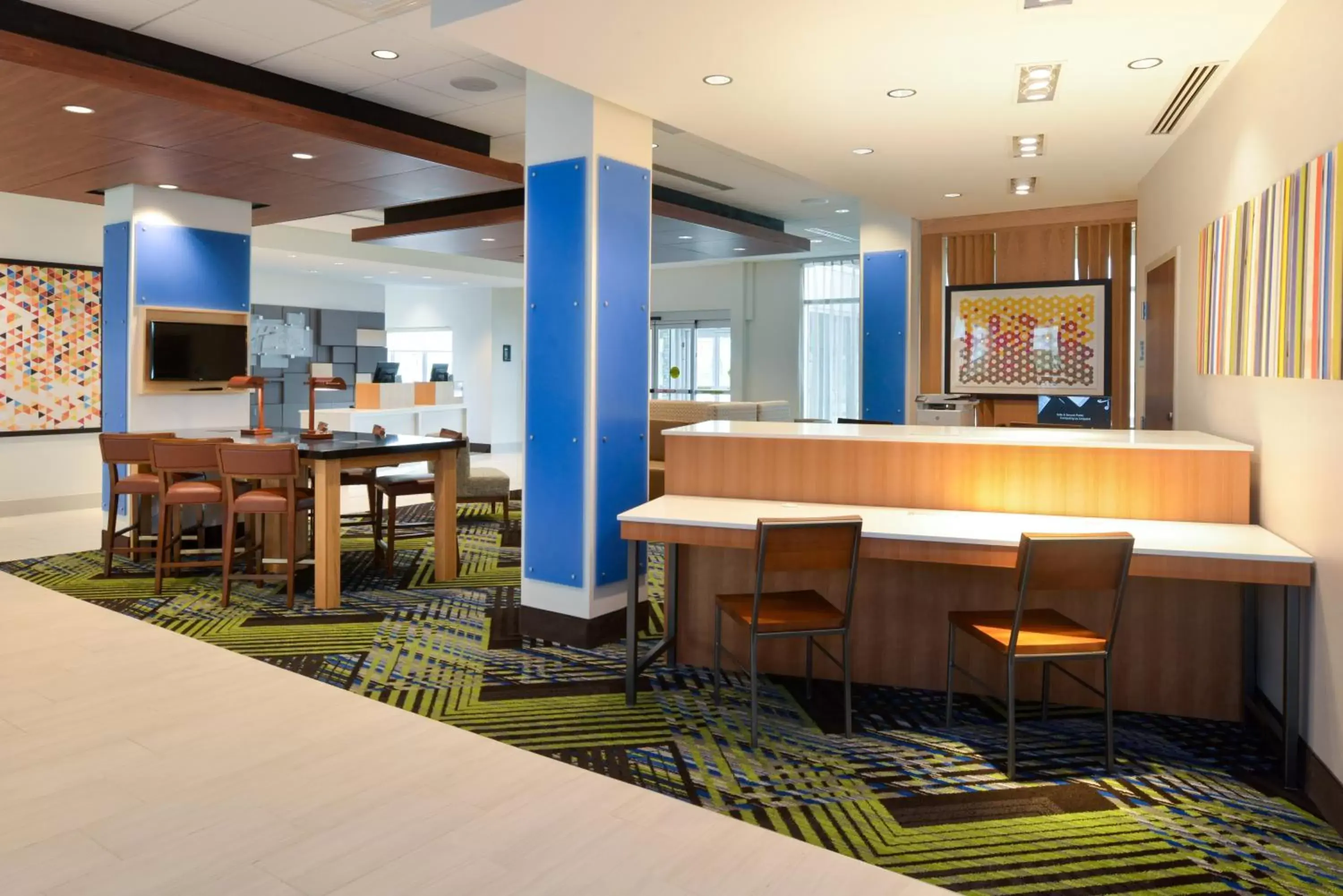 Property building in Holiday Inn Express & Suites - Ottumwa, an IHG Hotel