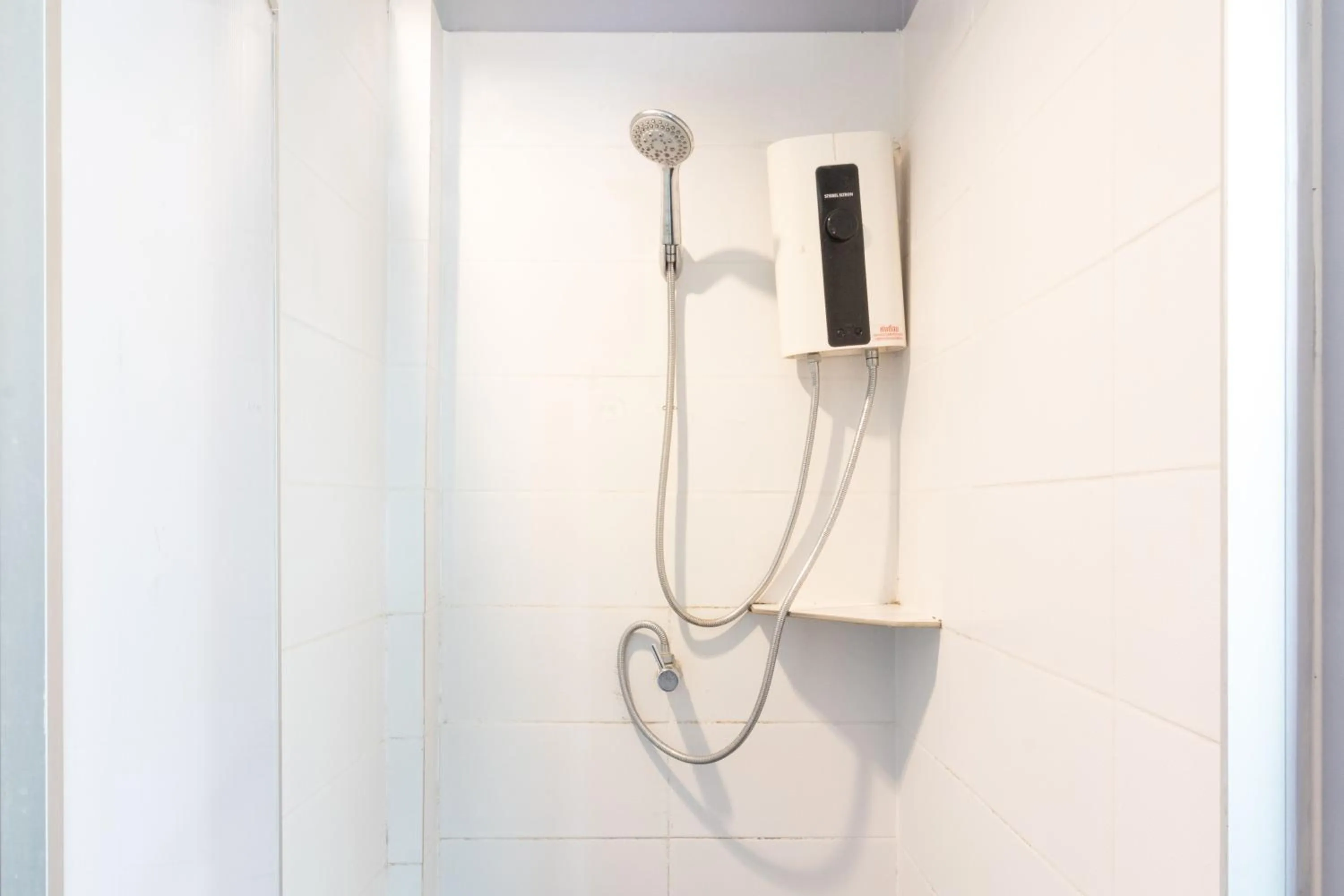 Bathroom in CheQinn Hostel - Sukhumvit 4 Nana Plaza