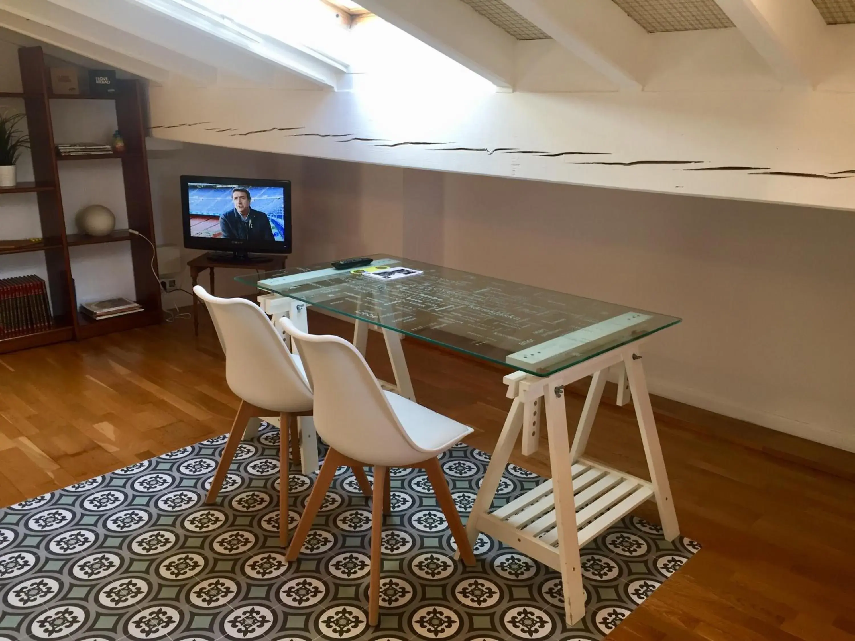 TV and multimedia, Dining Area in Hotel Artetxe