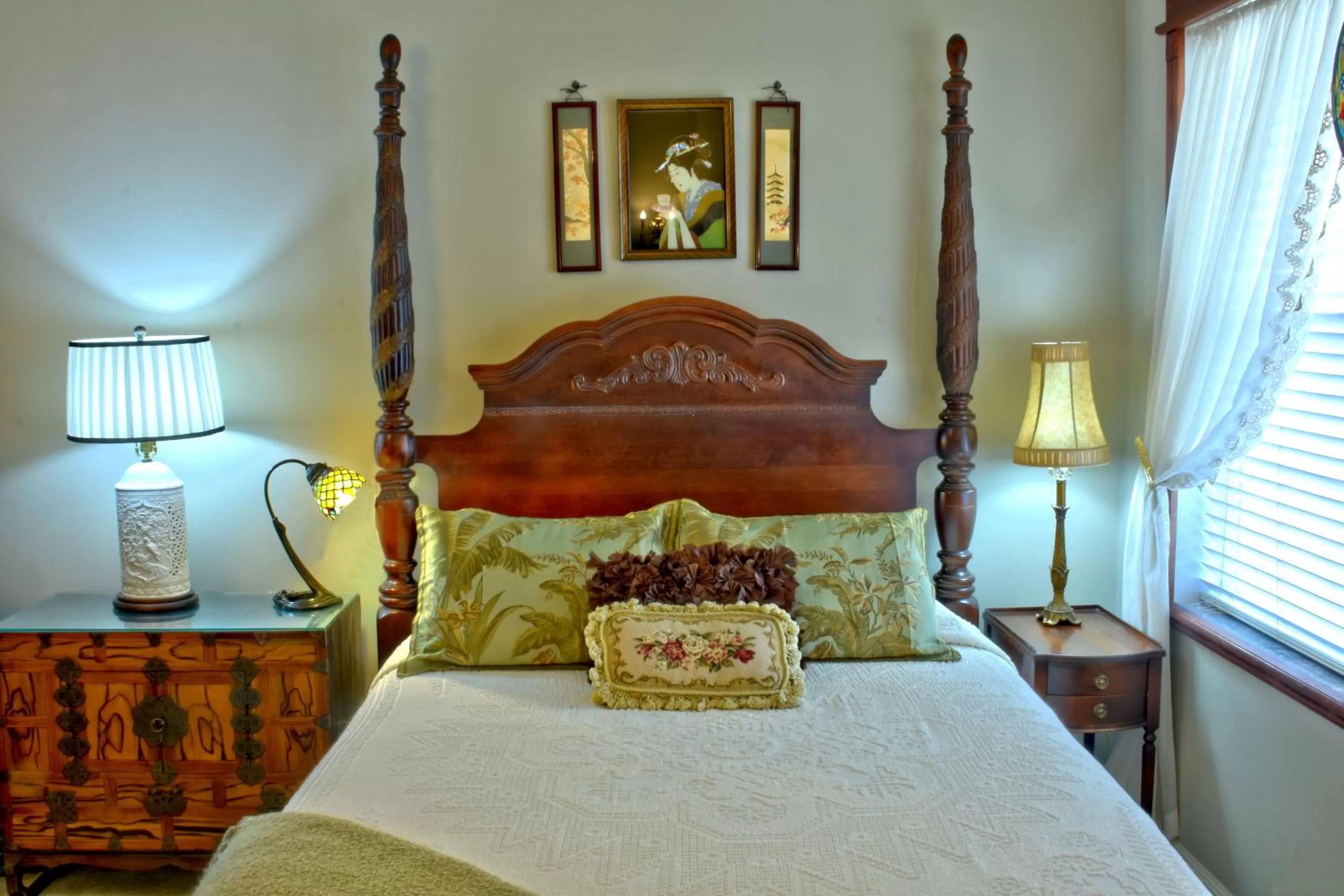 Bed in Big Yellow Inn