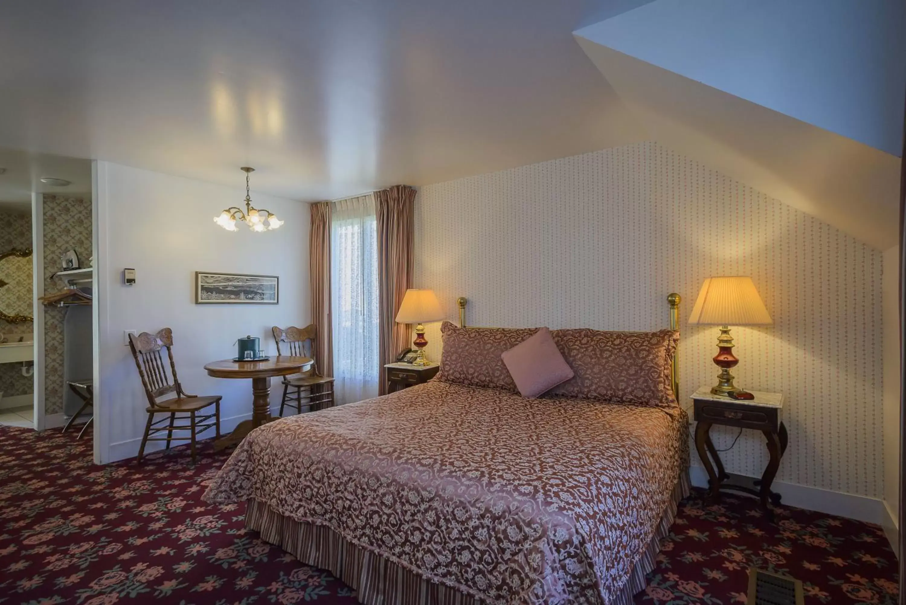 King Room with Garden View in Hill House Inn King Room with Garden View in Hill House Inn