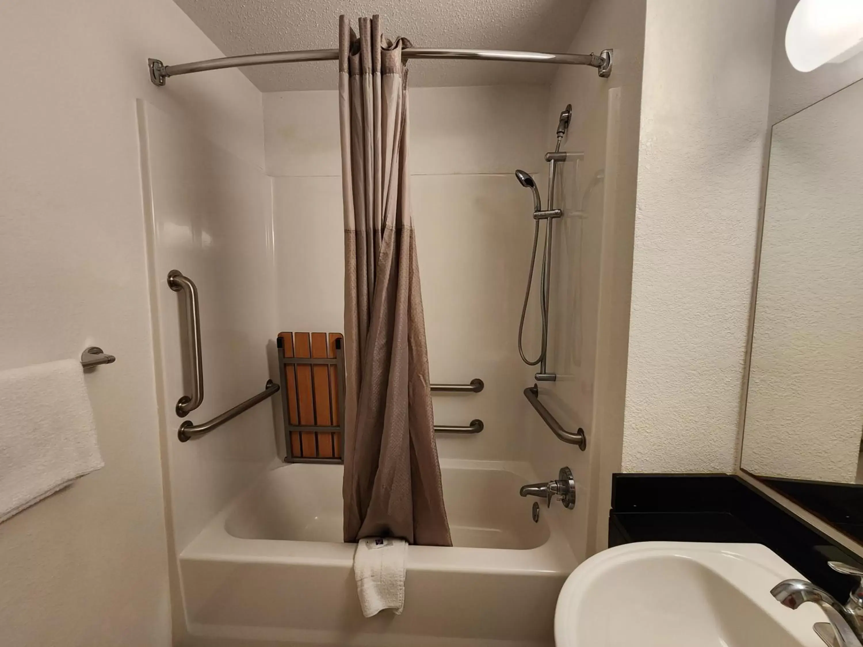 Shower, Bathroom in Motel 6-Baytown, TX - Baytown East