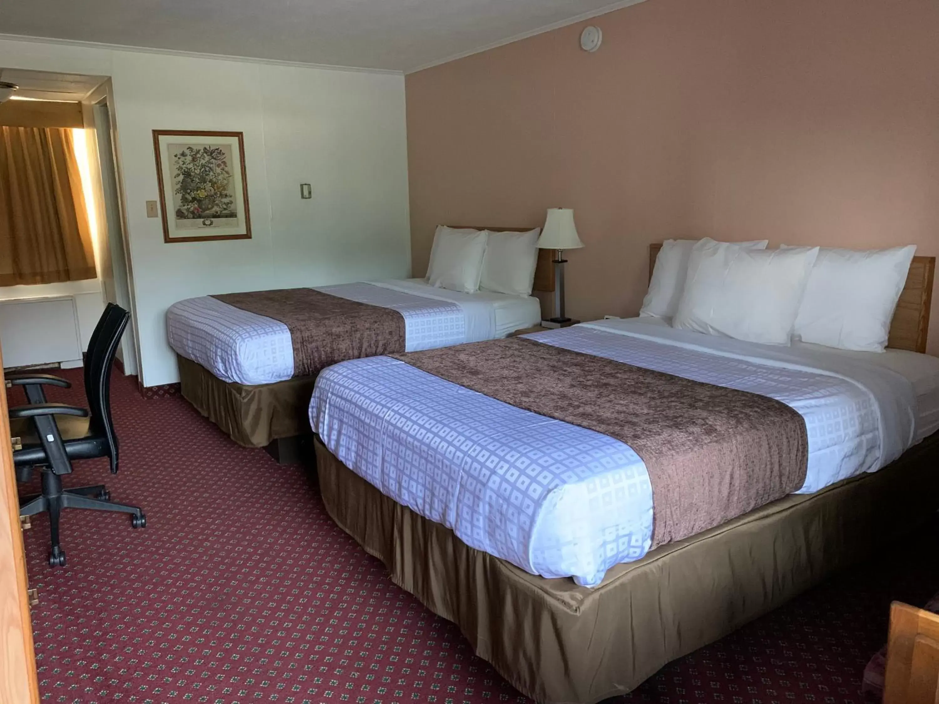 Standard Double Room with Two Double Beds - Smoking in Red Carpet Inn and Suites Ebensburg