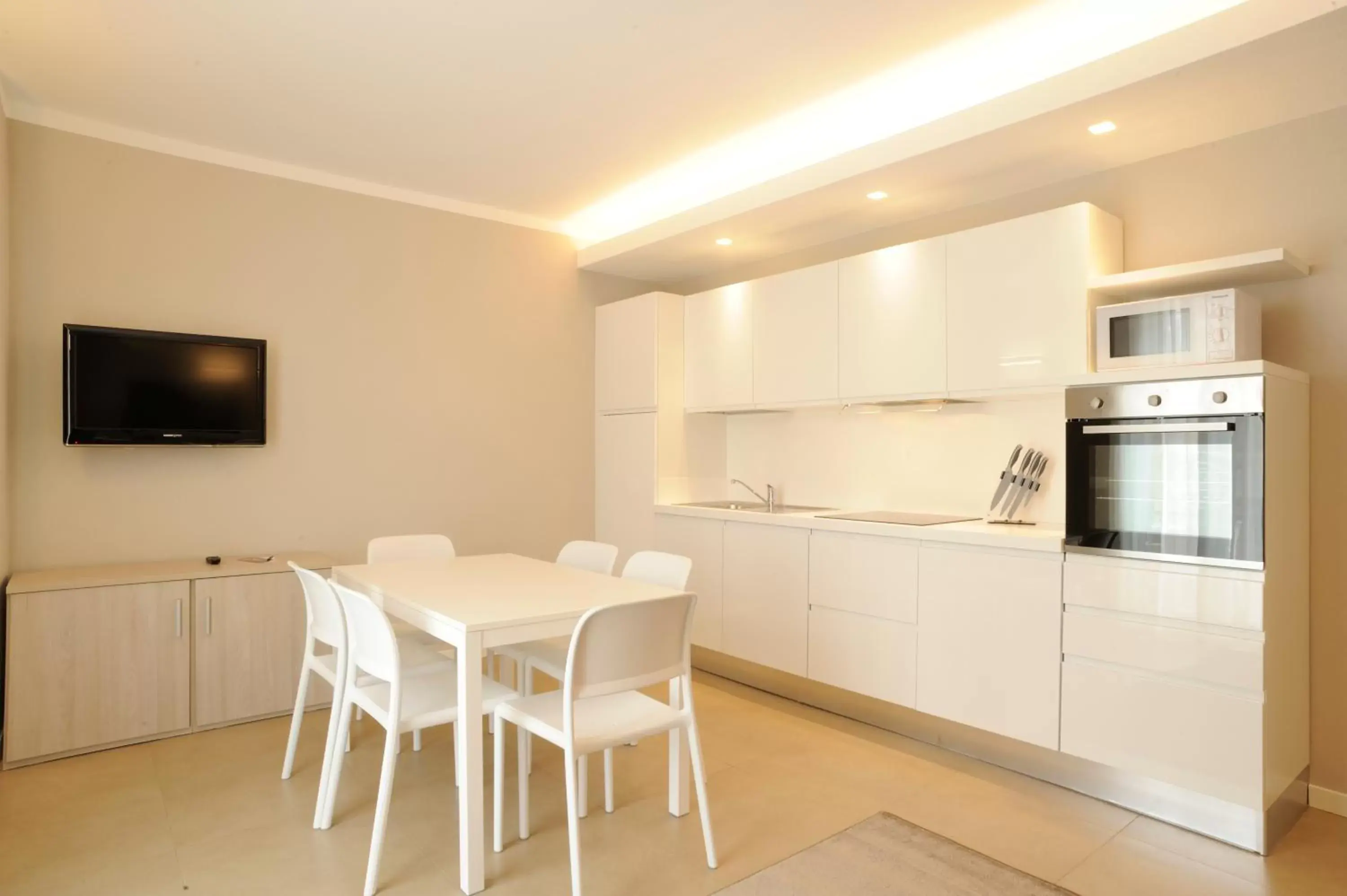Dining area, Kitchen/Kitchenette in Residence San Marco Suites&Apartments Alassio