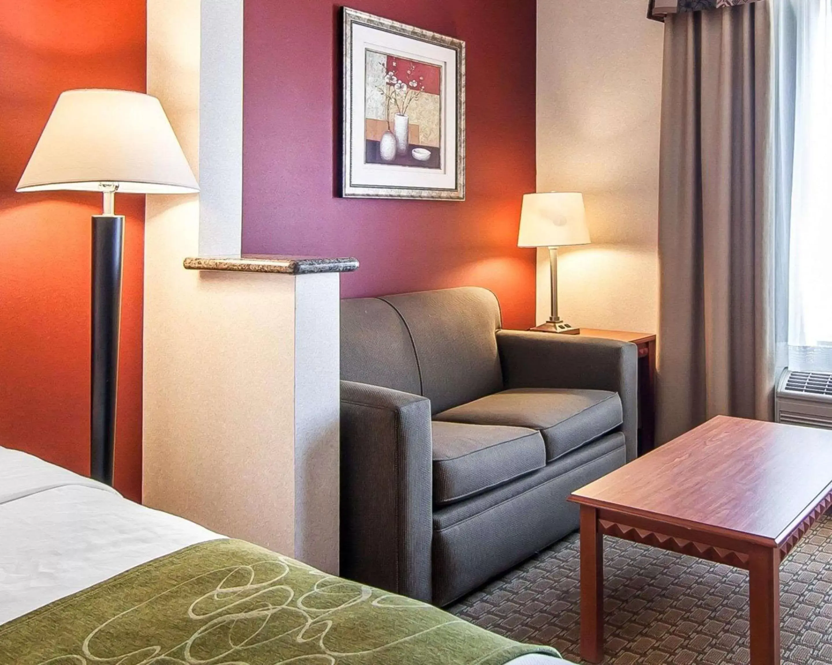 Photo of the whole room, Seating Area in Comfort Suites Redmond Airport