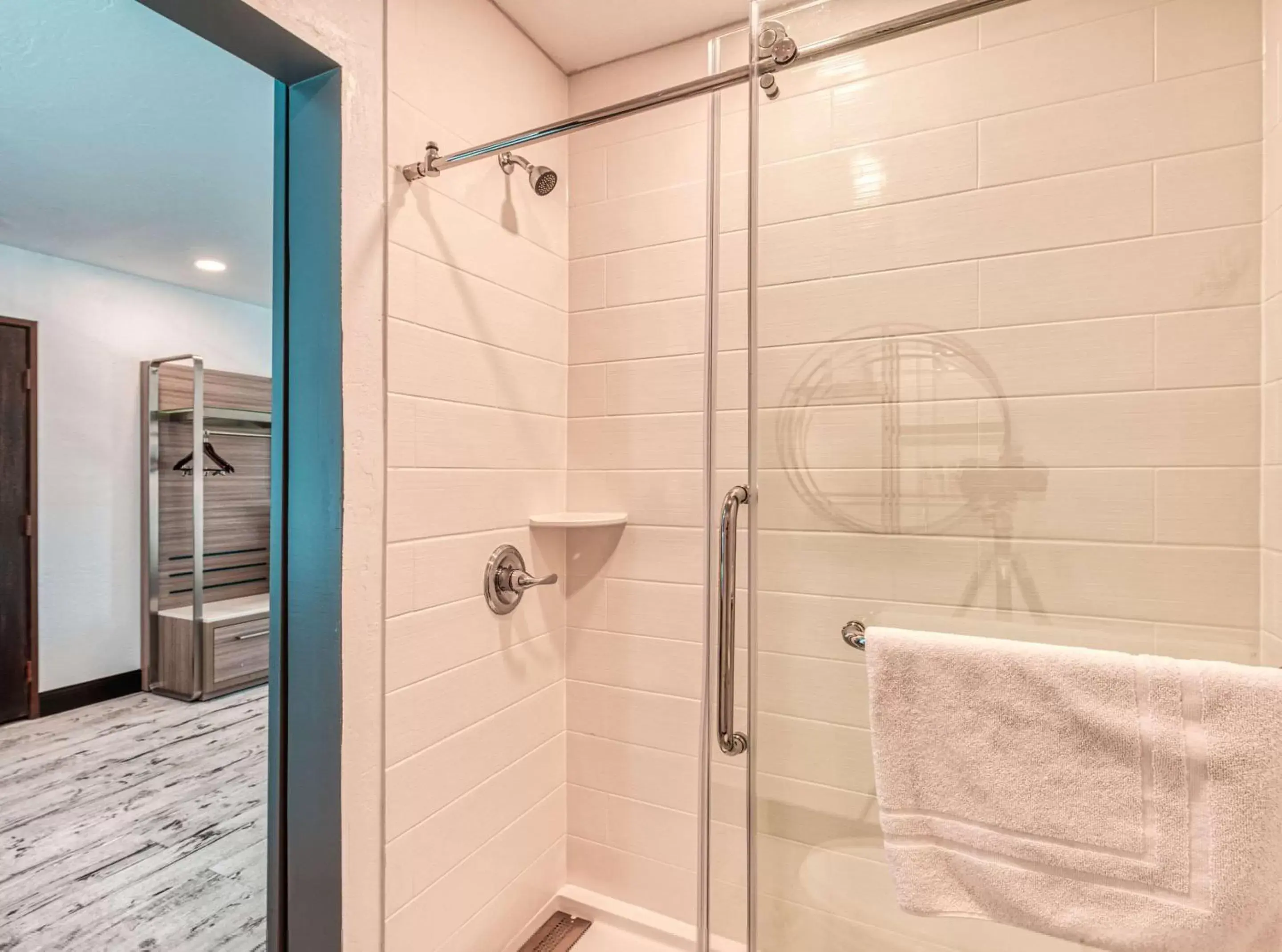 Bathroom in Casa Via Mar Inn, Ascend Hotel Collection