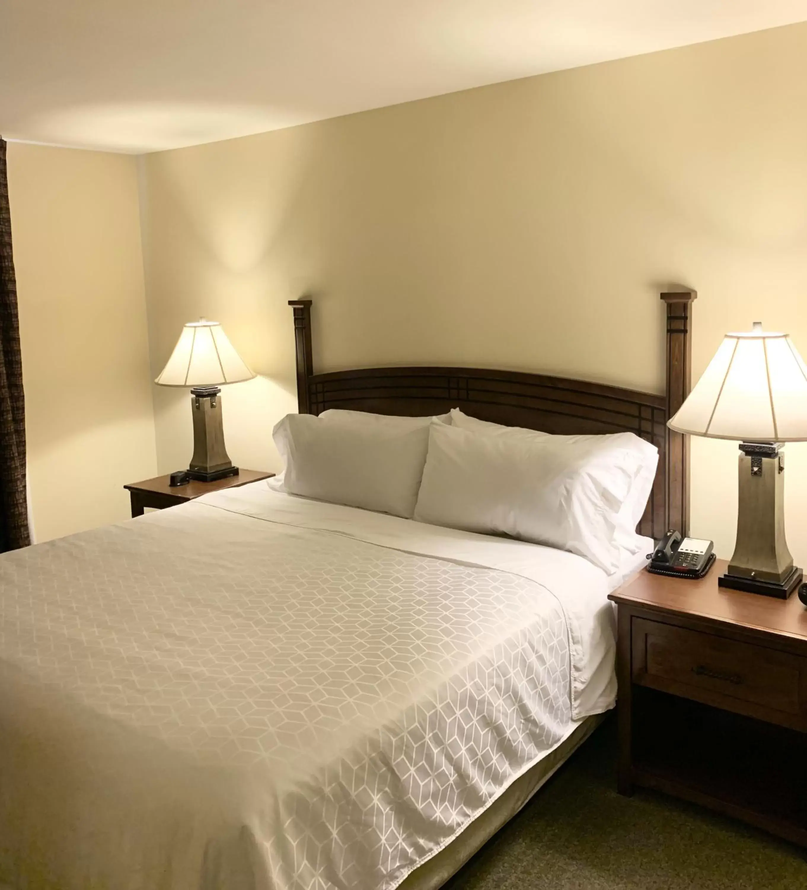 Bed in Staybridge Suites - Albuquerque Airport, an IHG Hotel