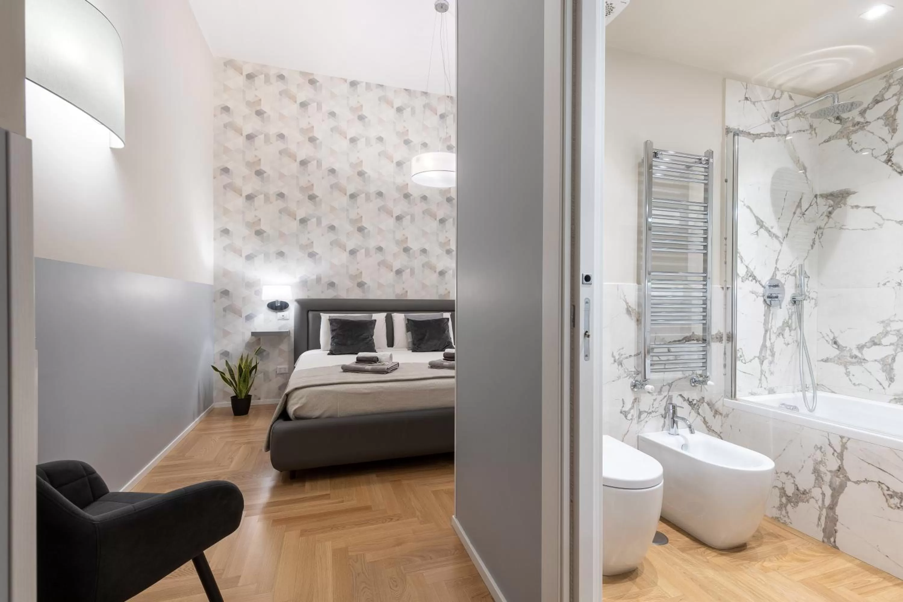 Shower, Bathroom in Suites Romae Rex