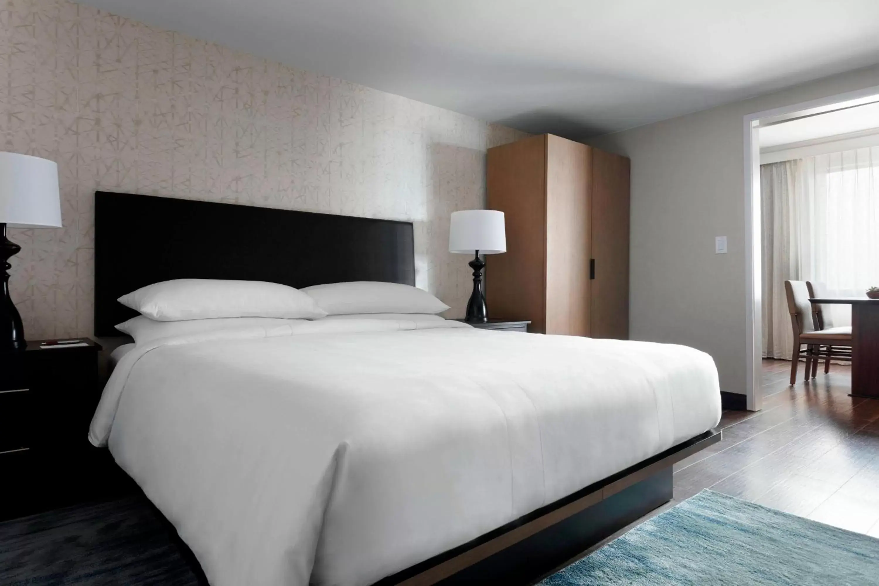Bedroom, Bed in Des Moines Marriott Downtown