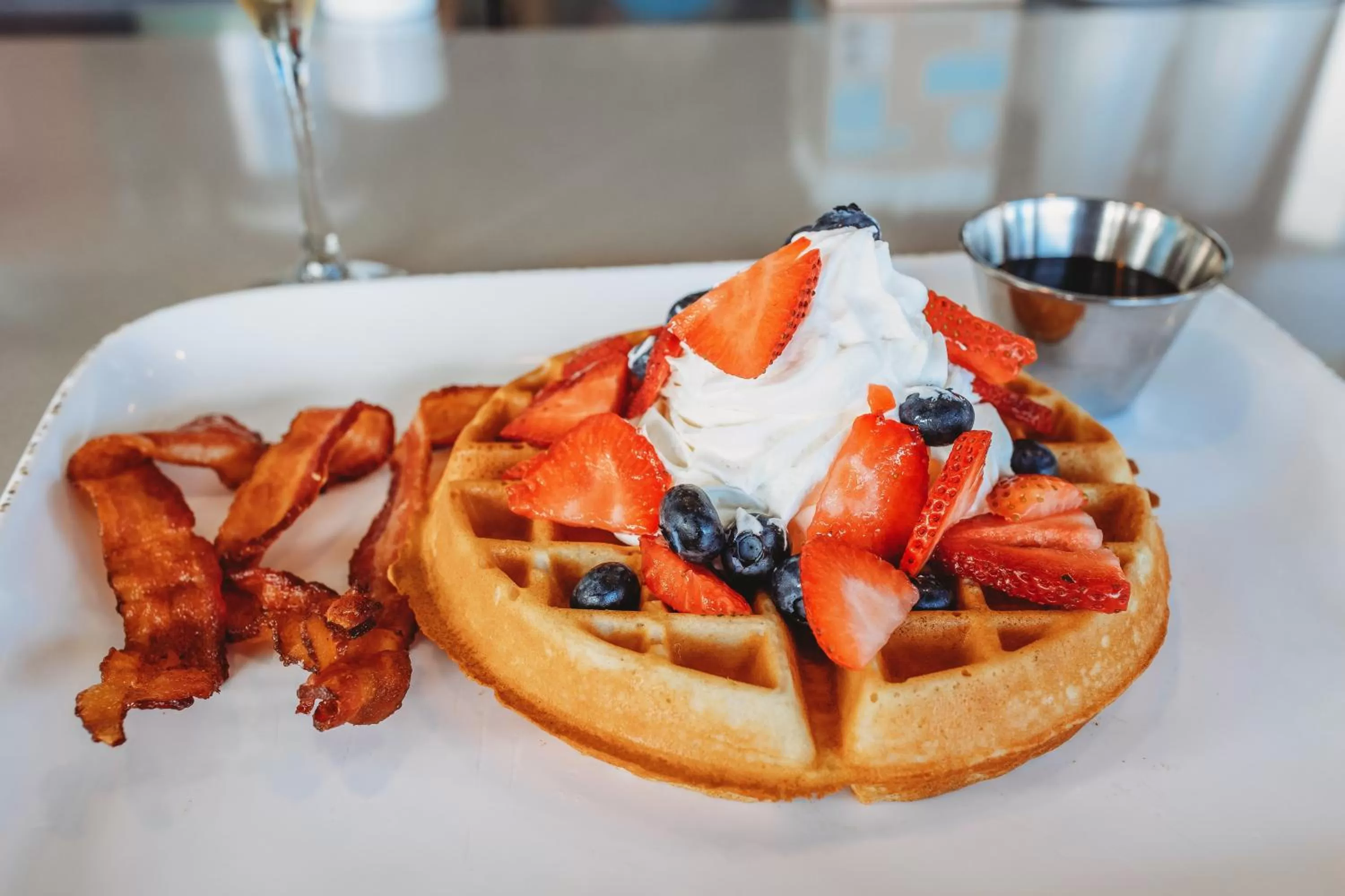 Restaurant/places to eat in Dolphin Sands Clearwater Beach, an Ascend Collection Hotel