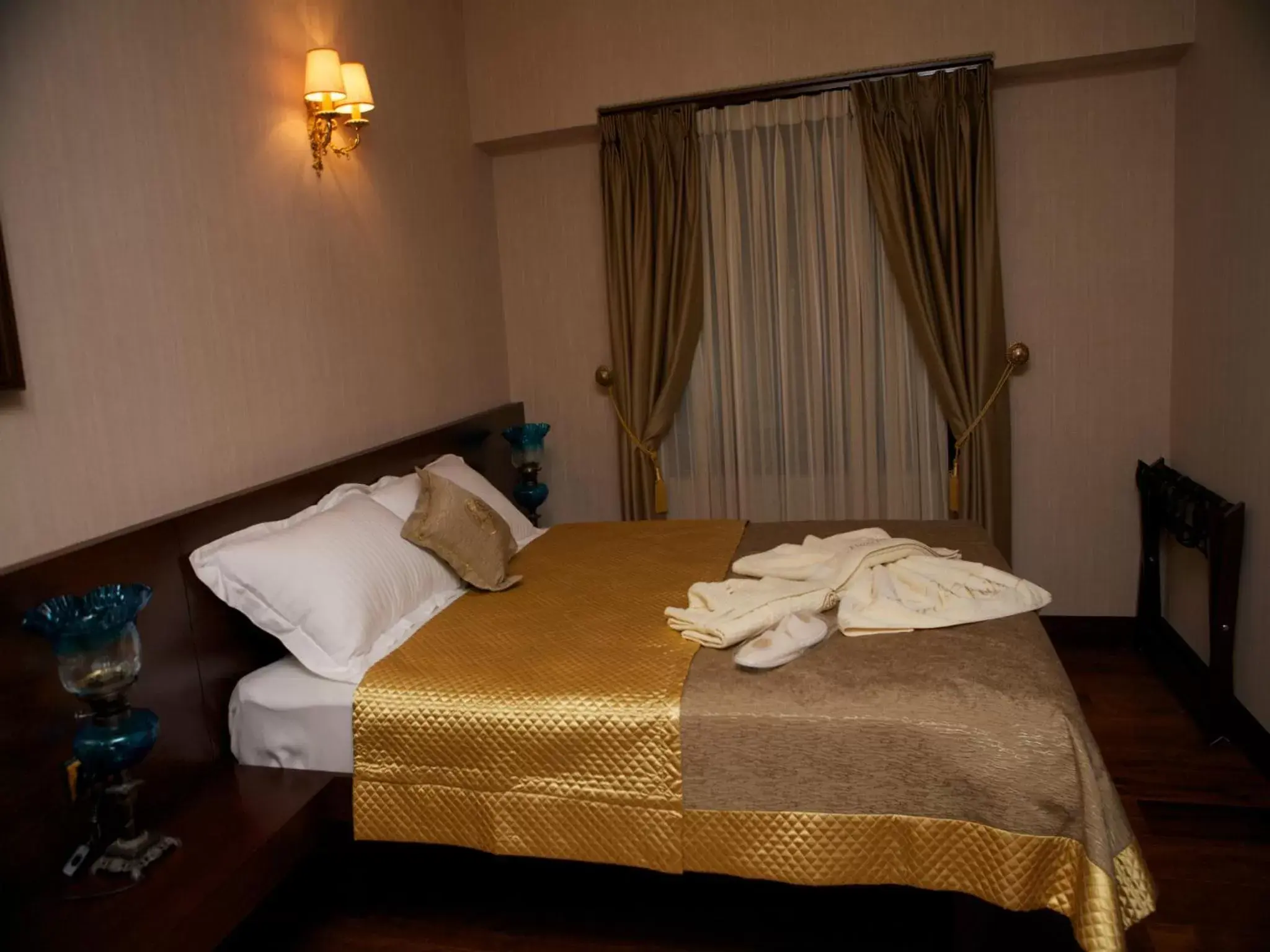 Double Room with Balcony in Burckin Hotel