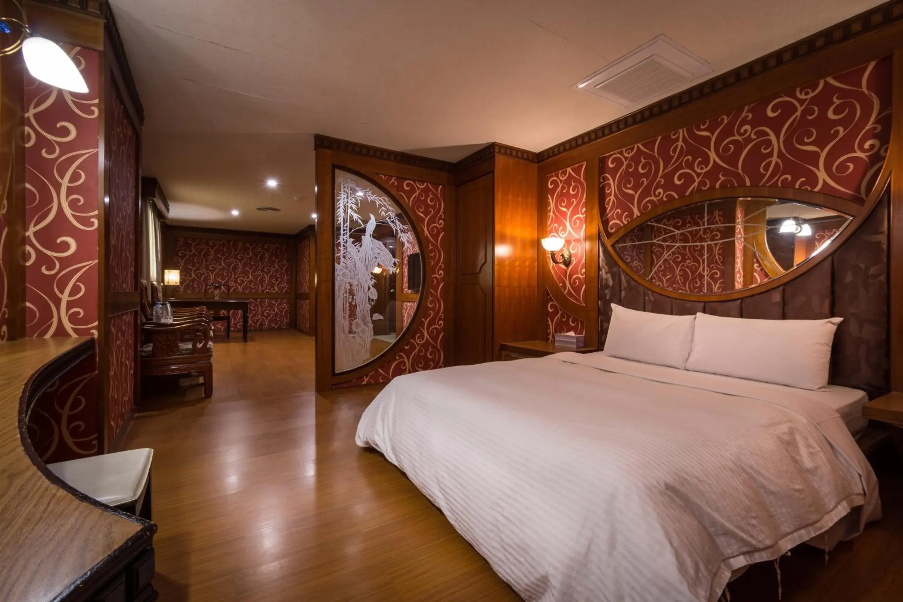 Photo of the whole room, Bed in Golden Phoenix Hotel