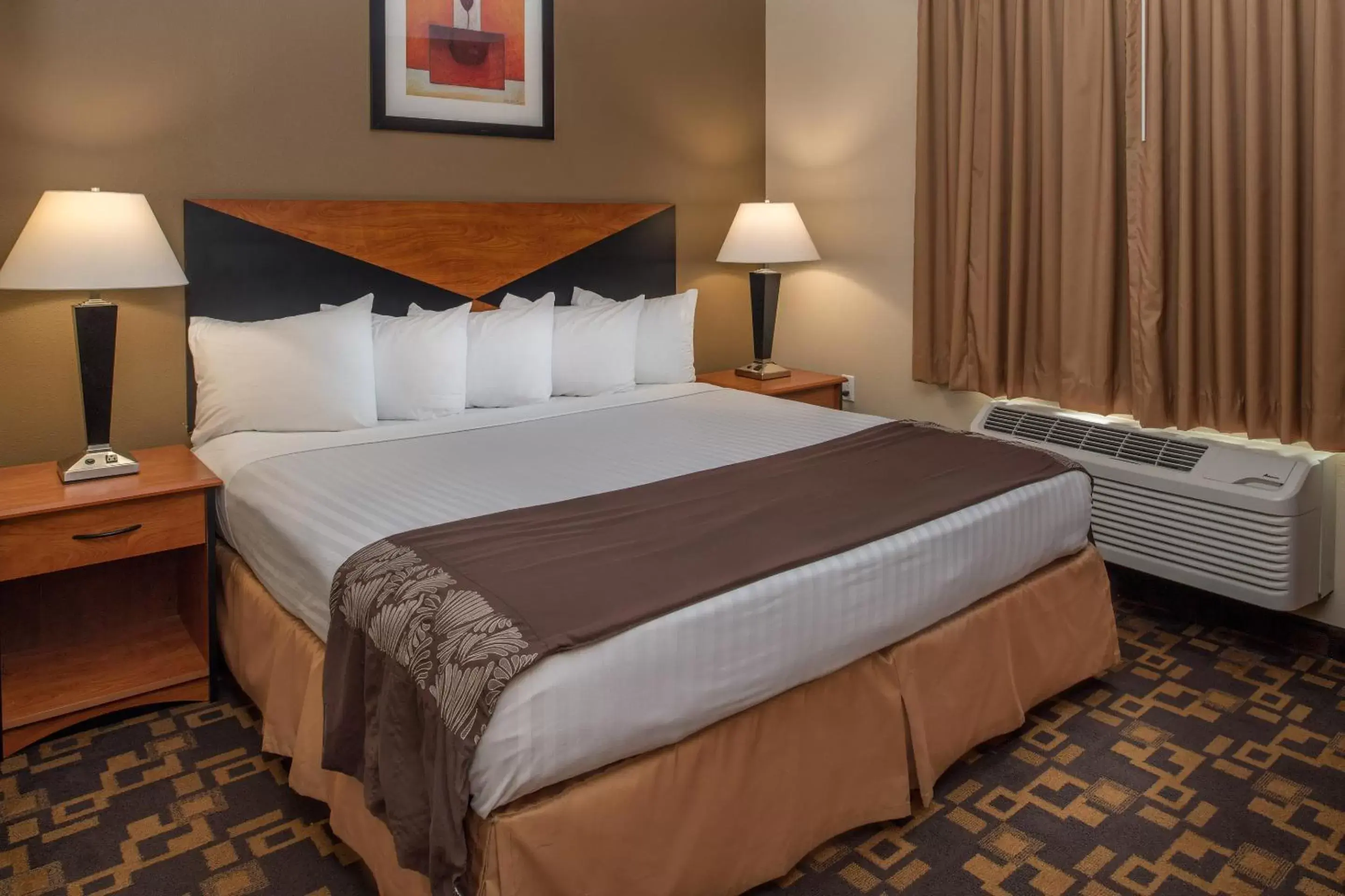 Bed in SureStay Plus Hotel by Best Western Kennewick Tri-Cities