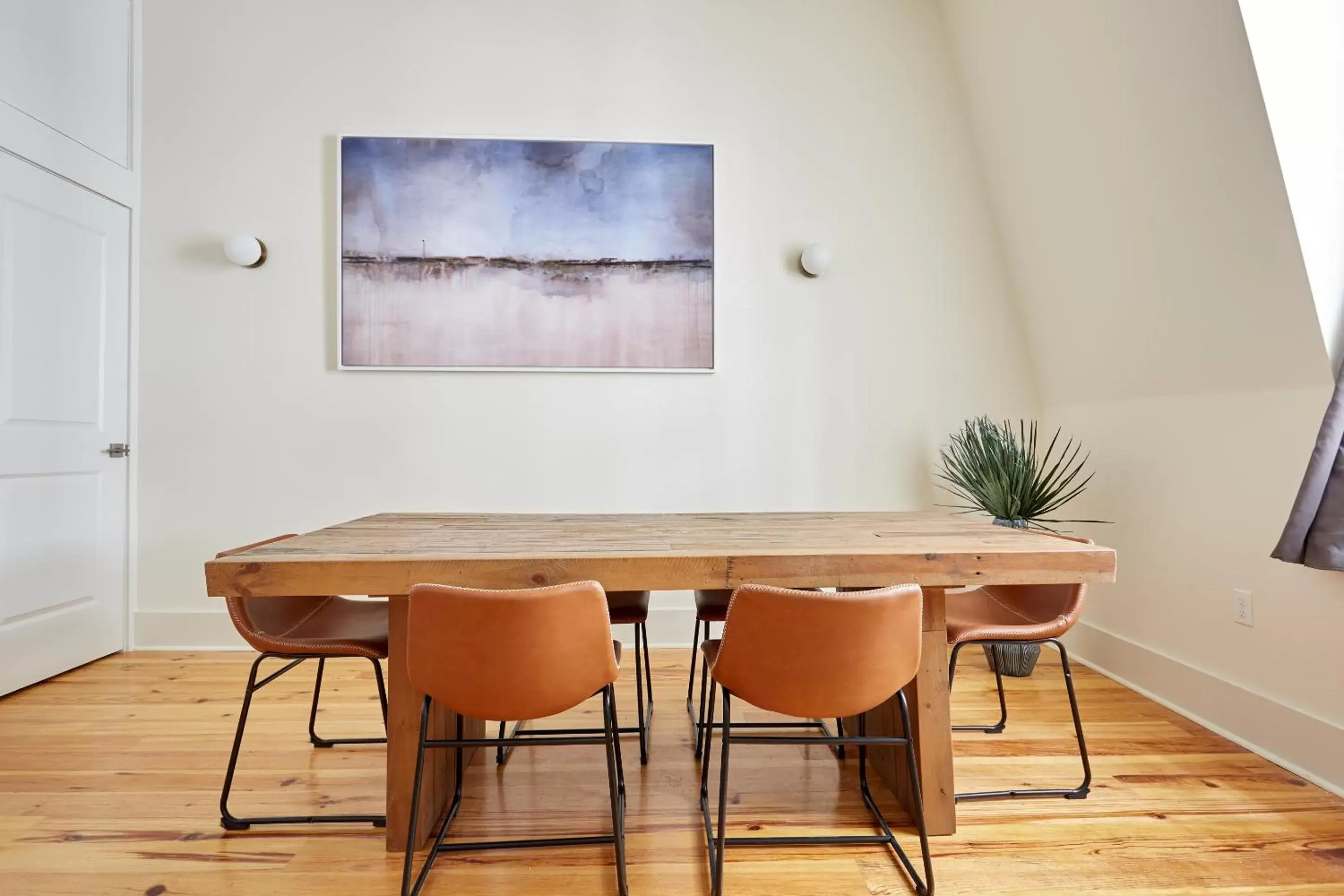 Dining Area in Sonder The Louie