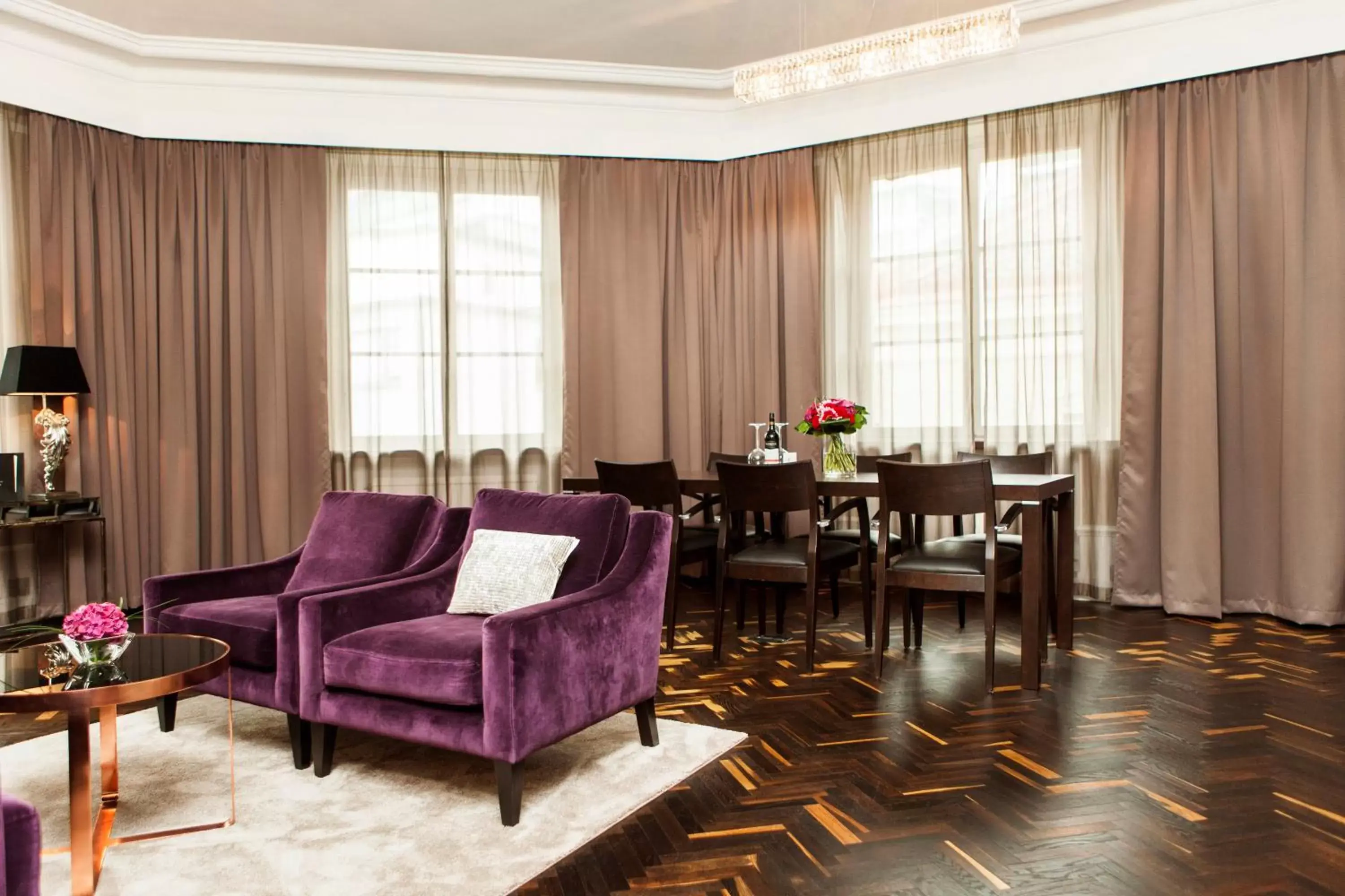 Junior Suite in Elite Plaza Hotel Junior Suite in Elite Plaza Hotel