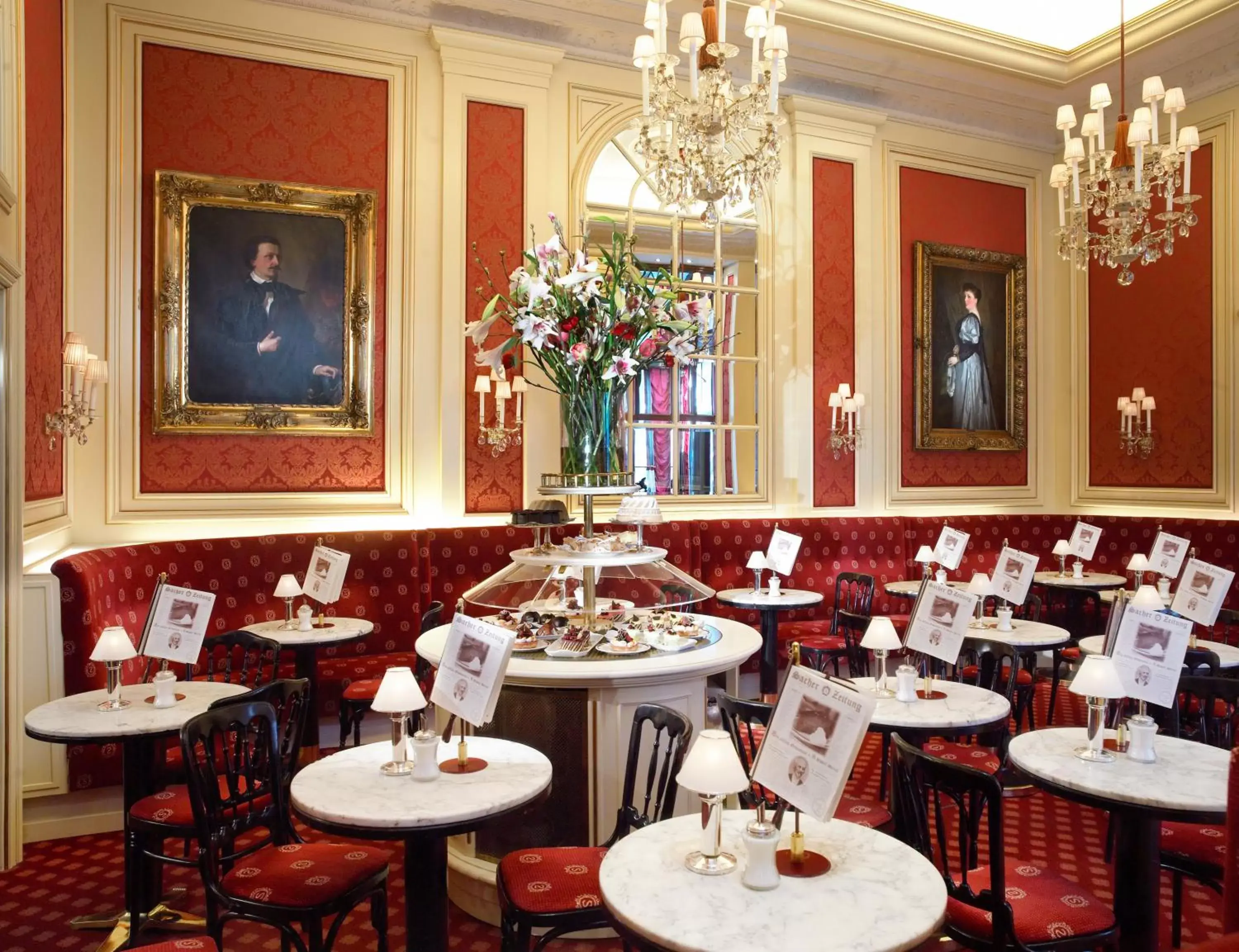 Lounge or bar, Restaurant/Places to Eat in Hotel Sacher Wien