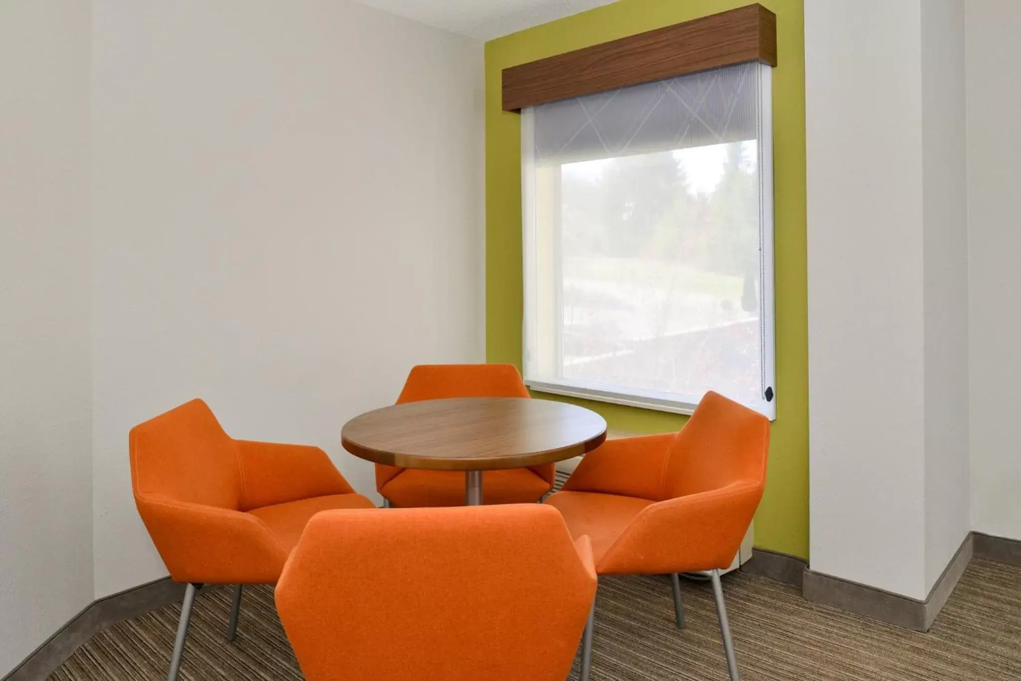 Photo of the whole room, Dining Area in Holiday Inn Express Blowing Rock South, an IHG Hotel