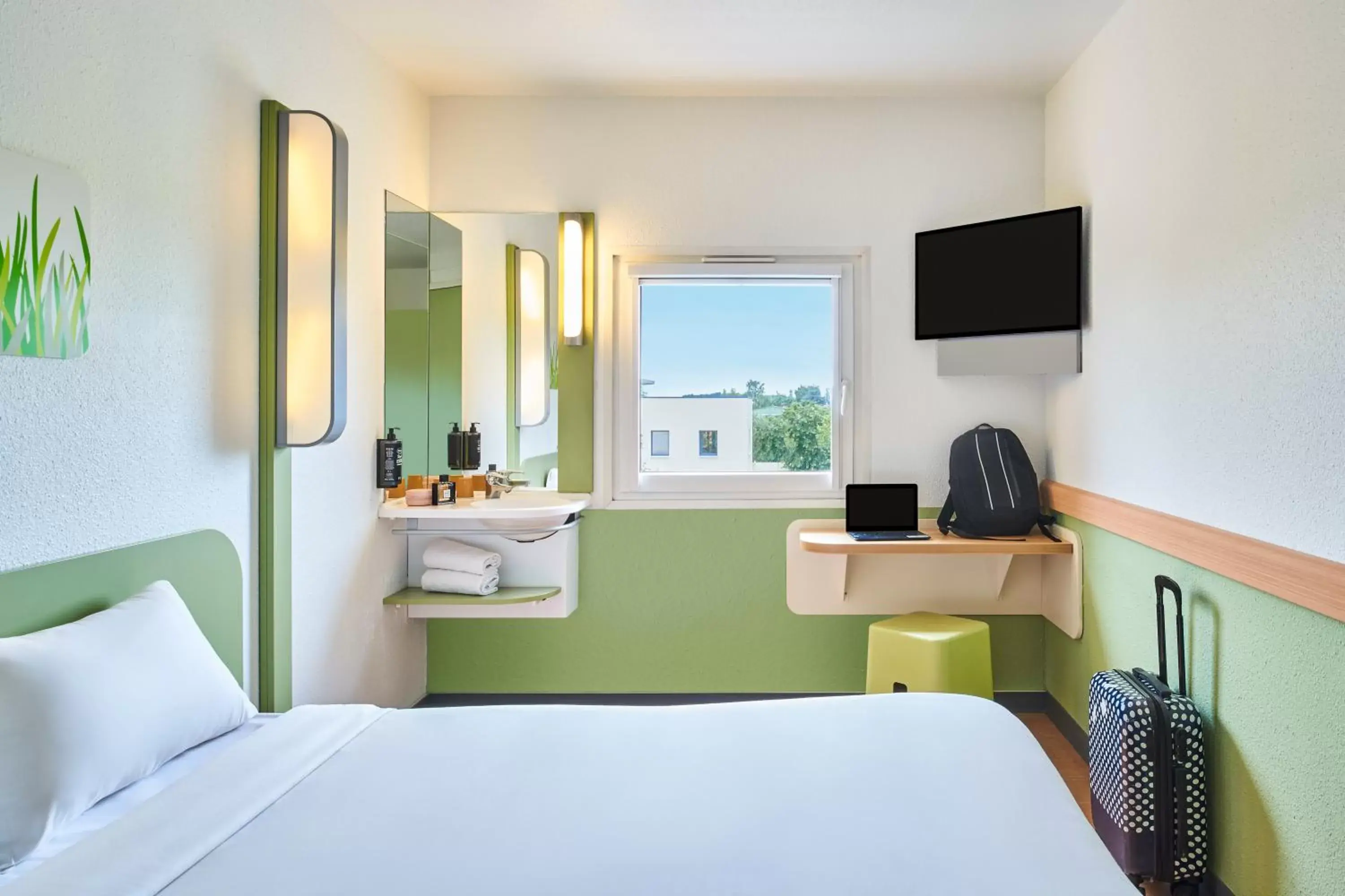 Bed in ibis budget Santeny