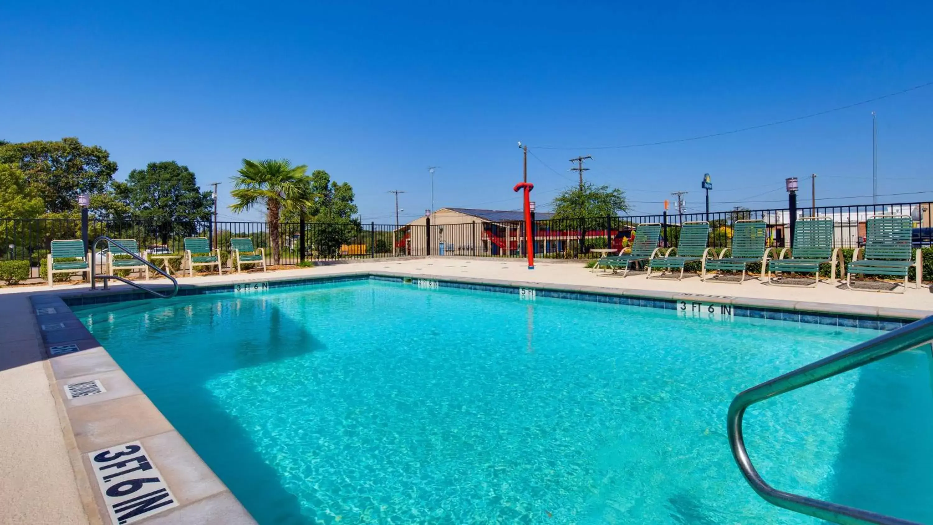 Pool view, Swimming Pool in Best Western Canton Inn