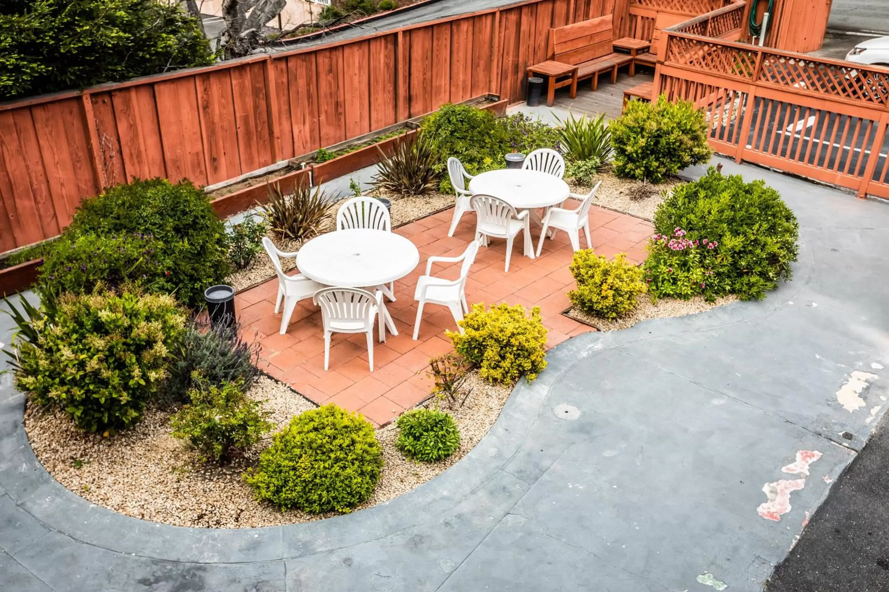 Garden view in Pelican Inn