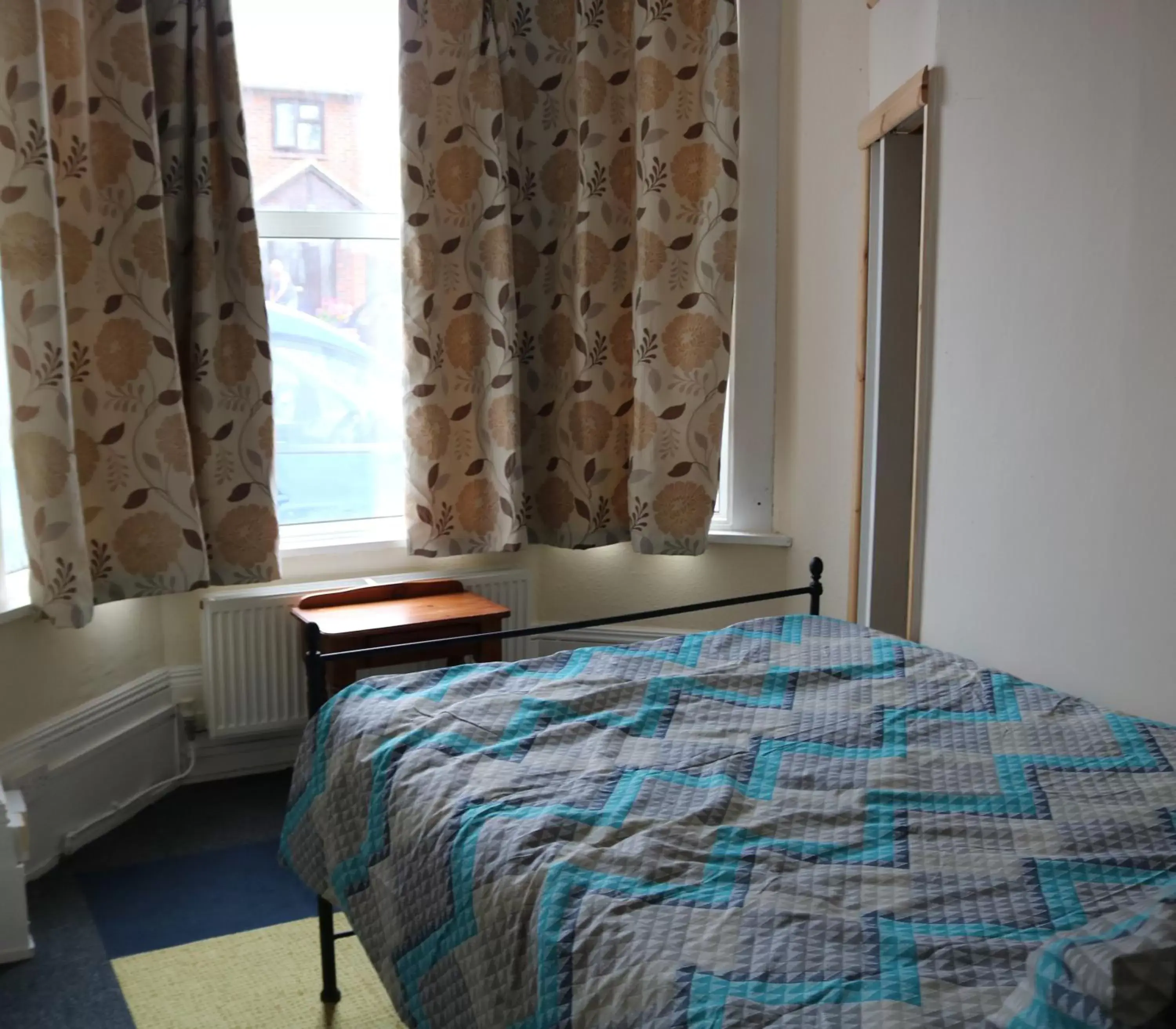 Bedroom, Bed in Lennard House