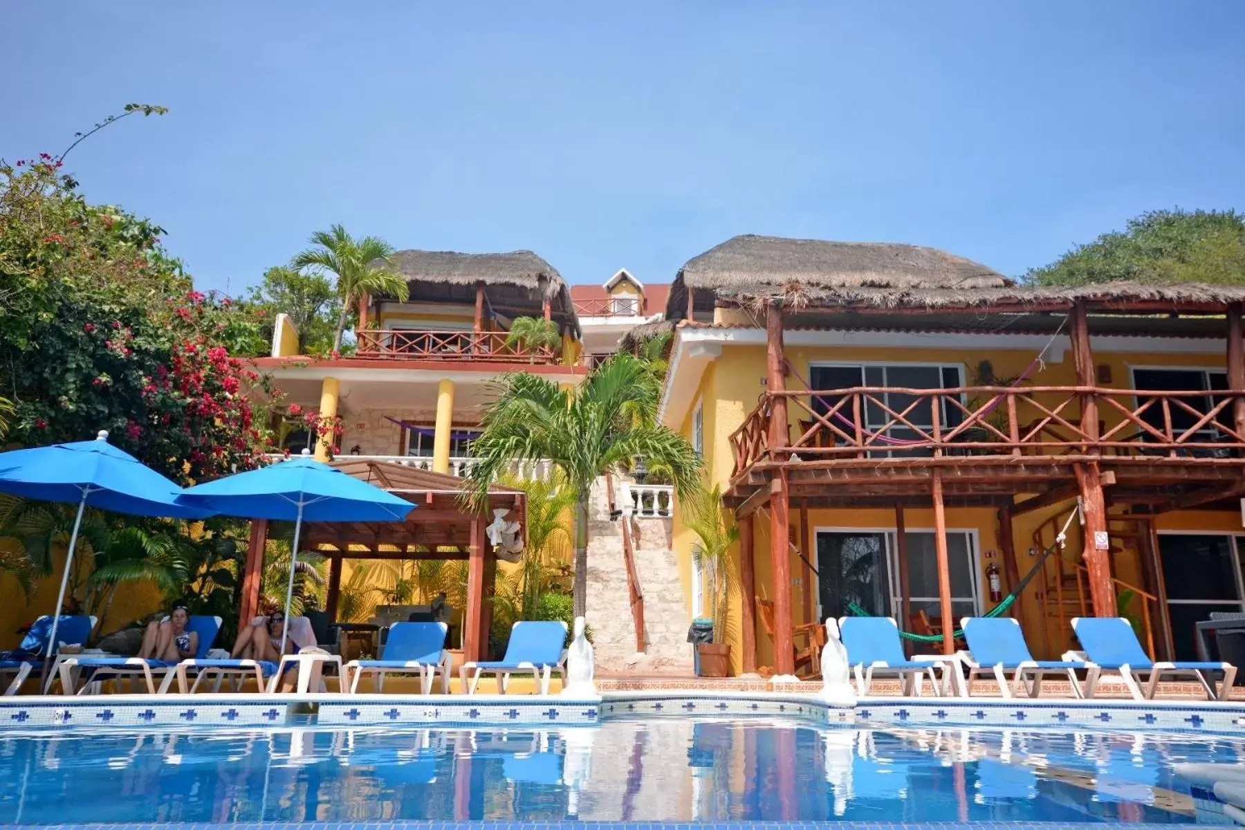 Property building, Swimming Pool in Hotel La Joya Isla Mujeres