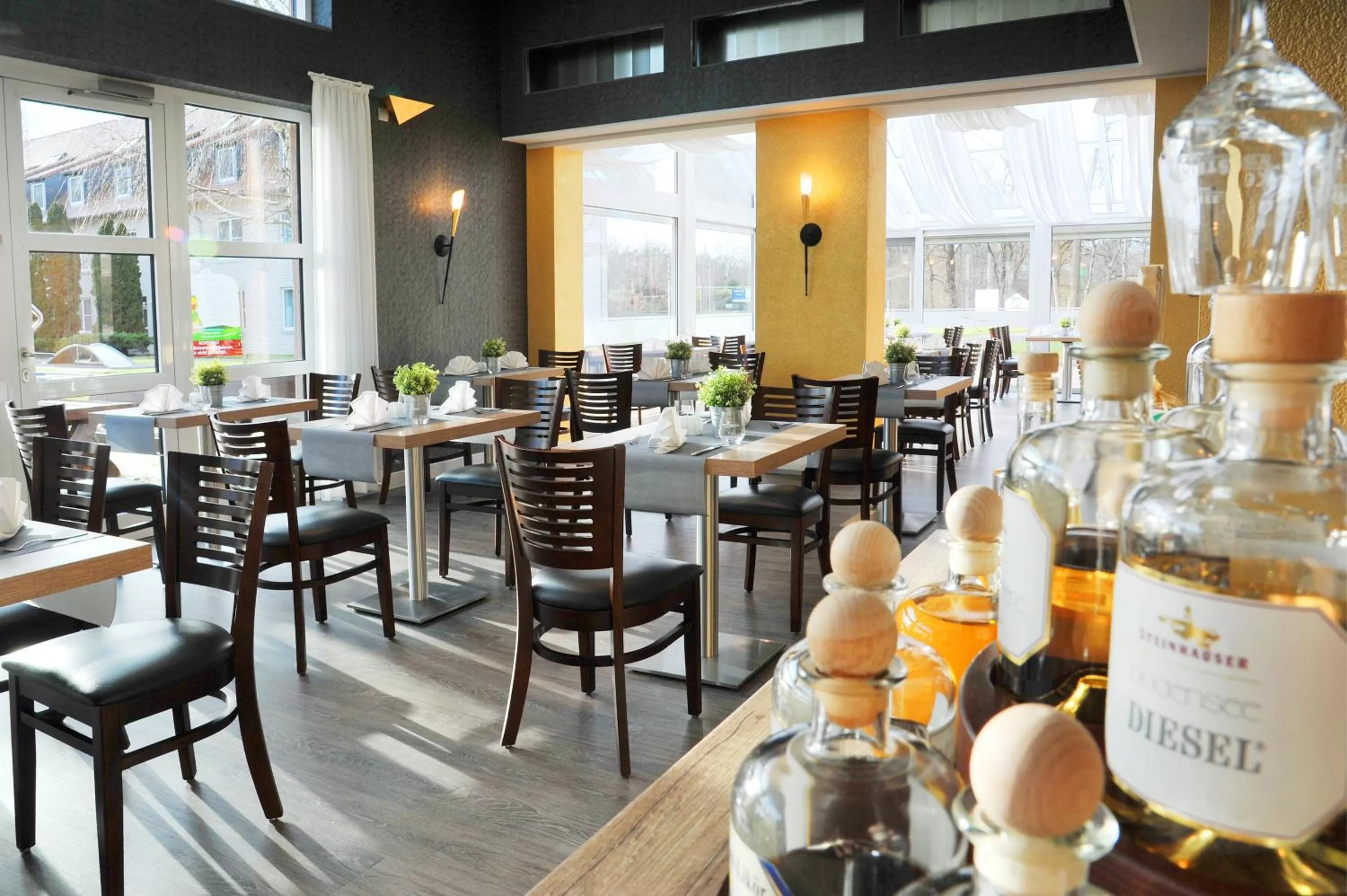 Restaurant/places to eat in Bernstein Acamed Resort