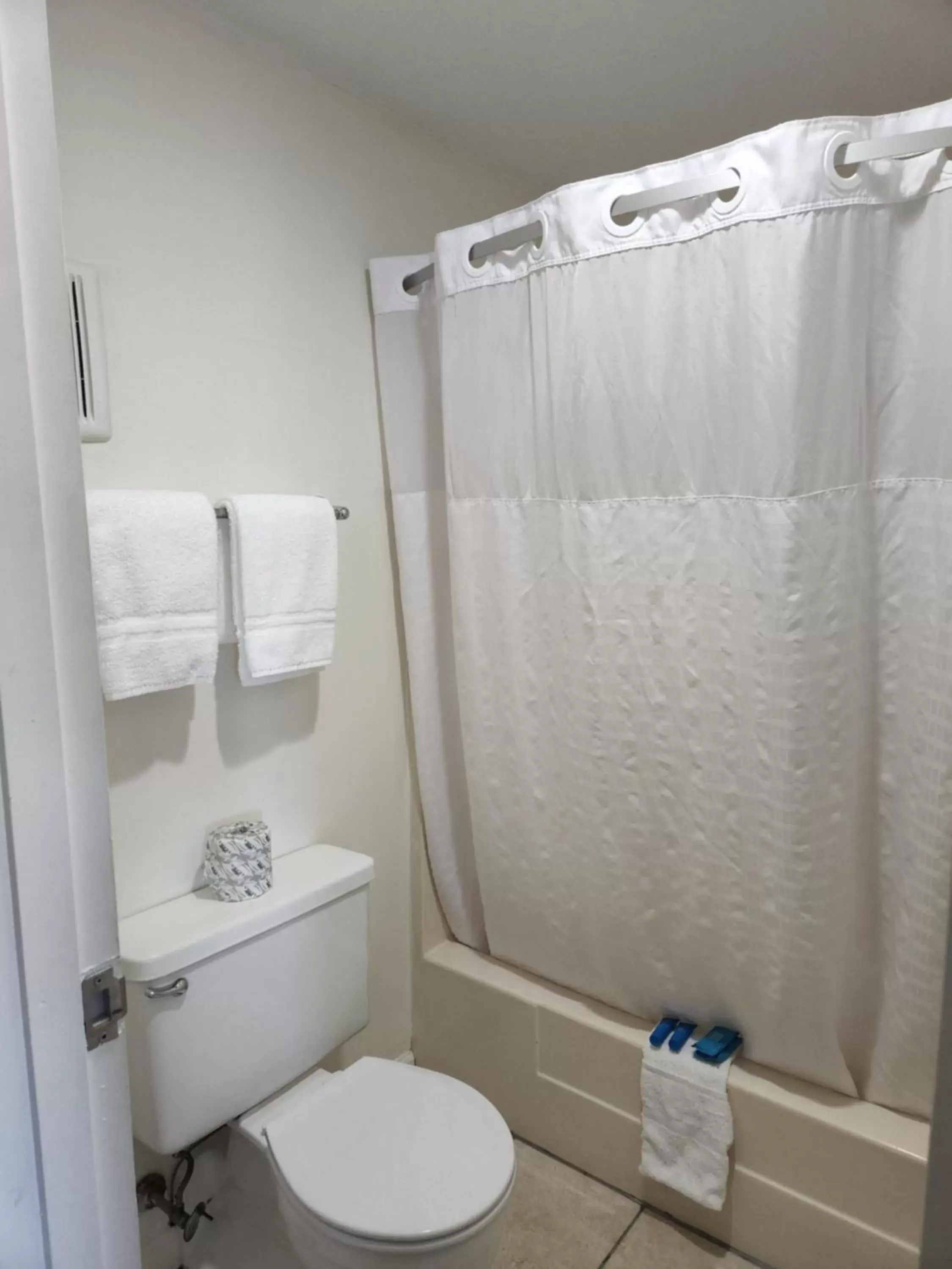 Shower, Bathroom in Queen City Inn